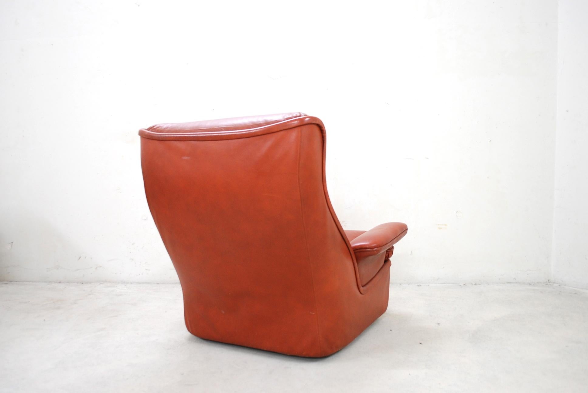 1970 Space Age Ox Red Leather Lounge Chair In Good Condition In Munich, Bavaria
