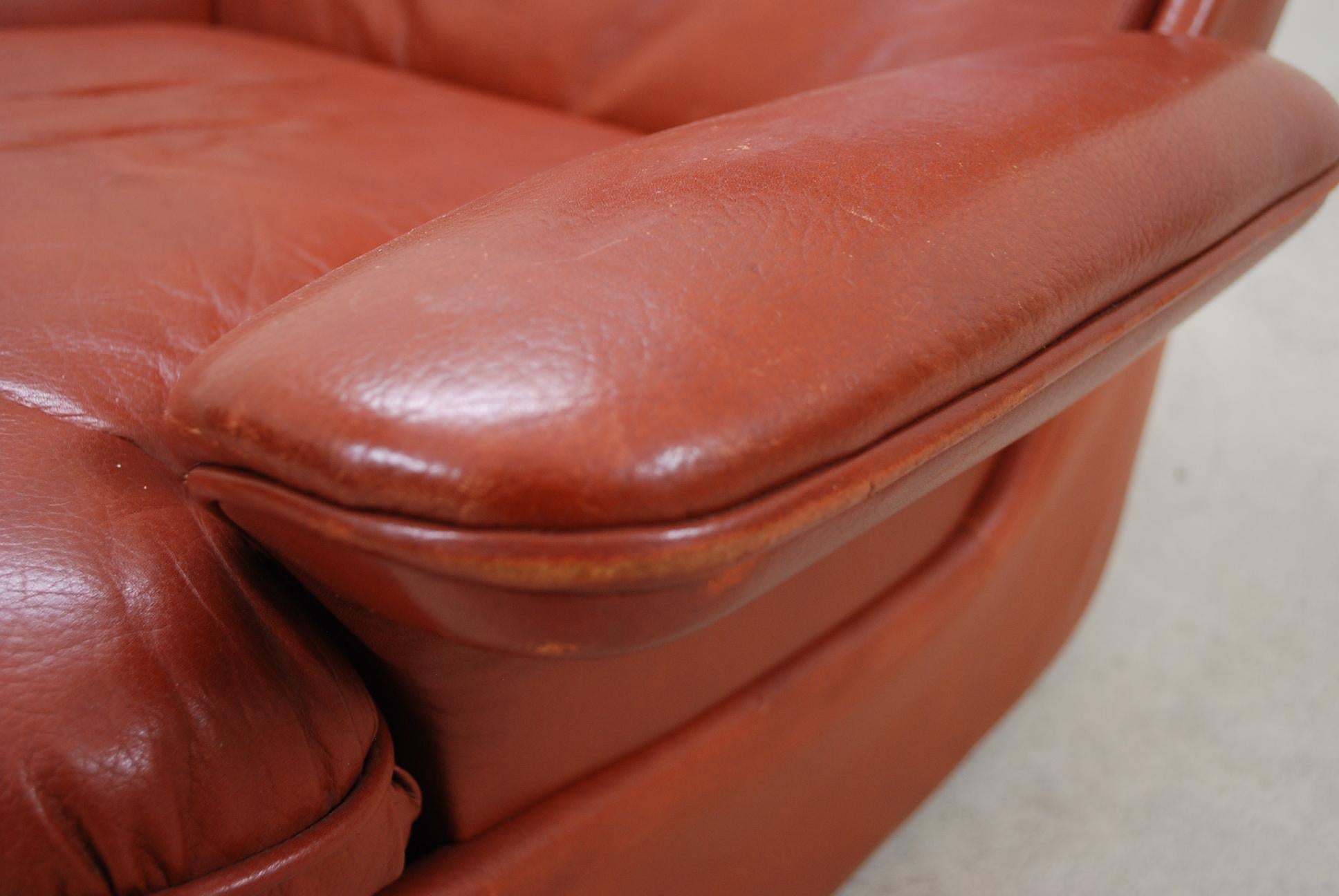 1970 Space Age Ox Red Leather Lounge Chair 4