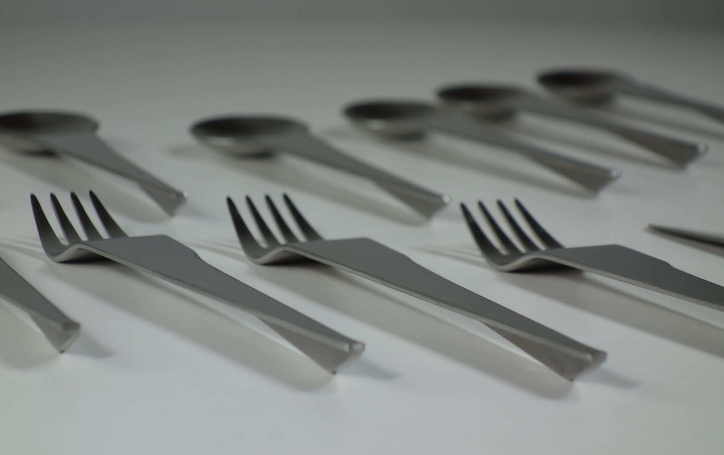 Fine XX secolo 1970 Steel Inox Gottingen Italian Space Age Design Posate 18 pezzi in vendita