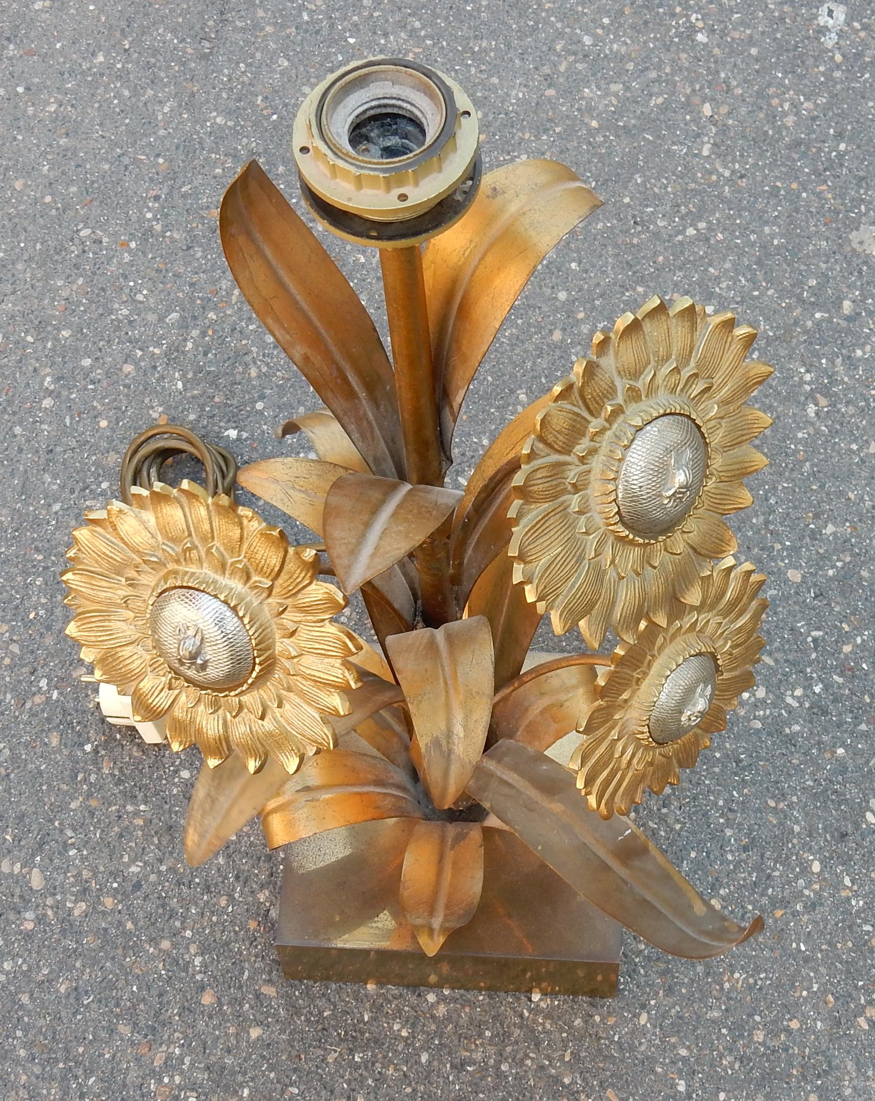 1970 Sonnenblumen-Lampe im Stil von Maison Jansen (Ende des 20. Jahrhunderts) im Angebot