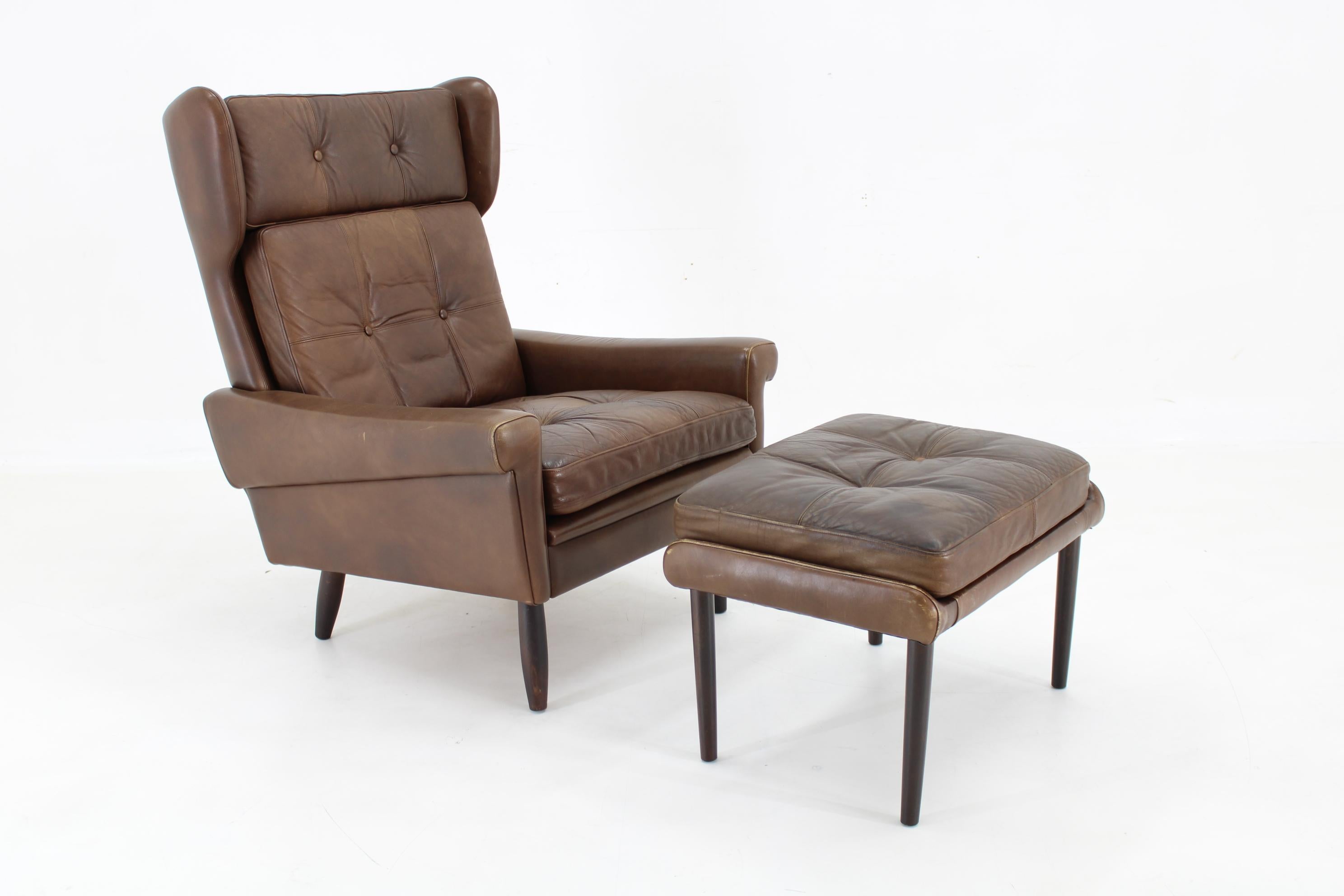 - Good original condition with minor signs of use 
- Cleaned 
- Stool Dimension: 44x61x45 cm