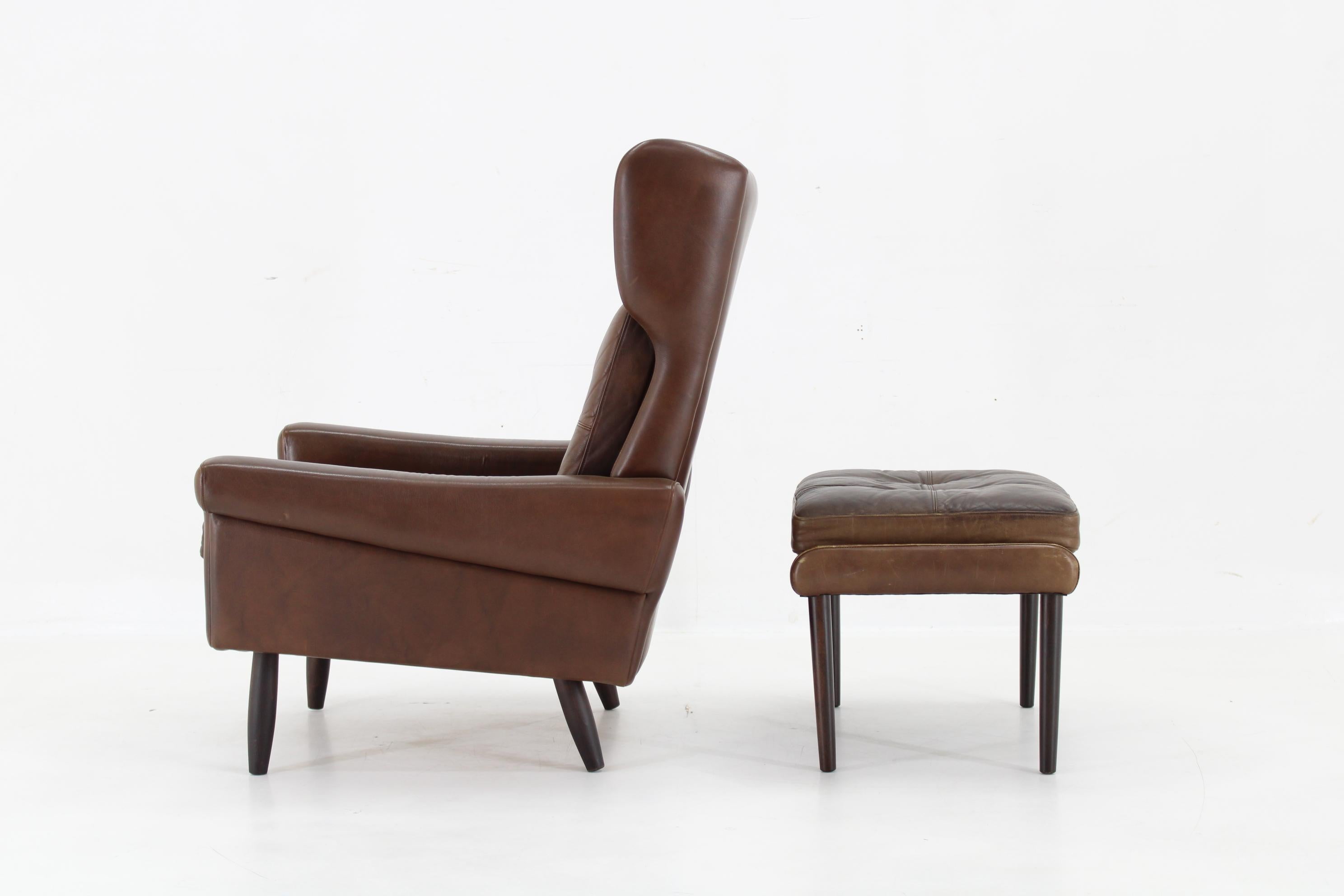 1970 Svend Skipper High Back Armchair and Ottoman in Brown Leather, Denmark In Good Condition For Sale In Praha, CZ