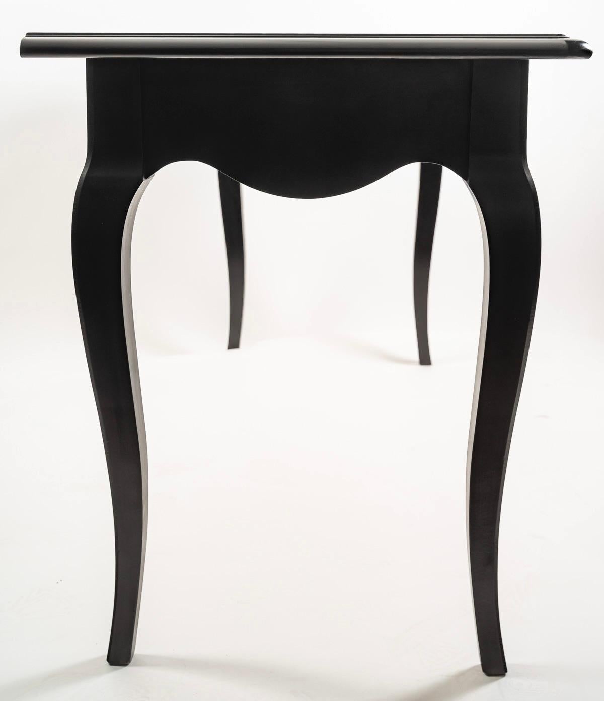 Français Table console de 1970 en laque noire cirée 