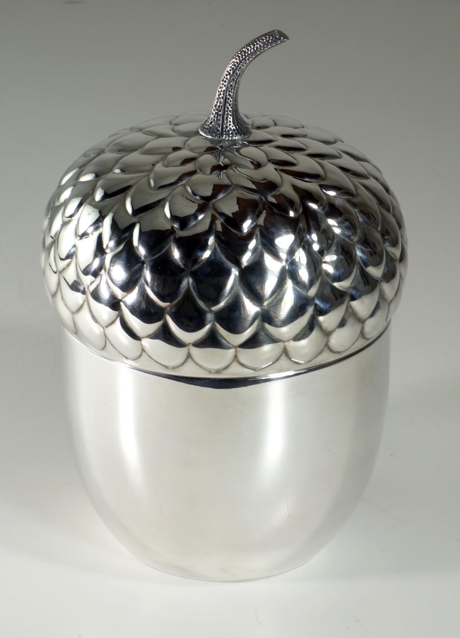 Secchiello per ghiaccio Acorn
Teghini, Firenze
1970

Metallo argento con inserto in plastica bianca
Marchio del produttore sul fondo.

Condizioni eccellenti
Alta qualità di produzione