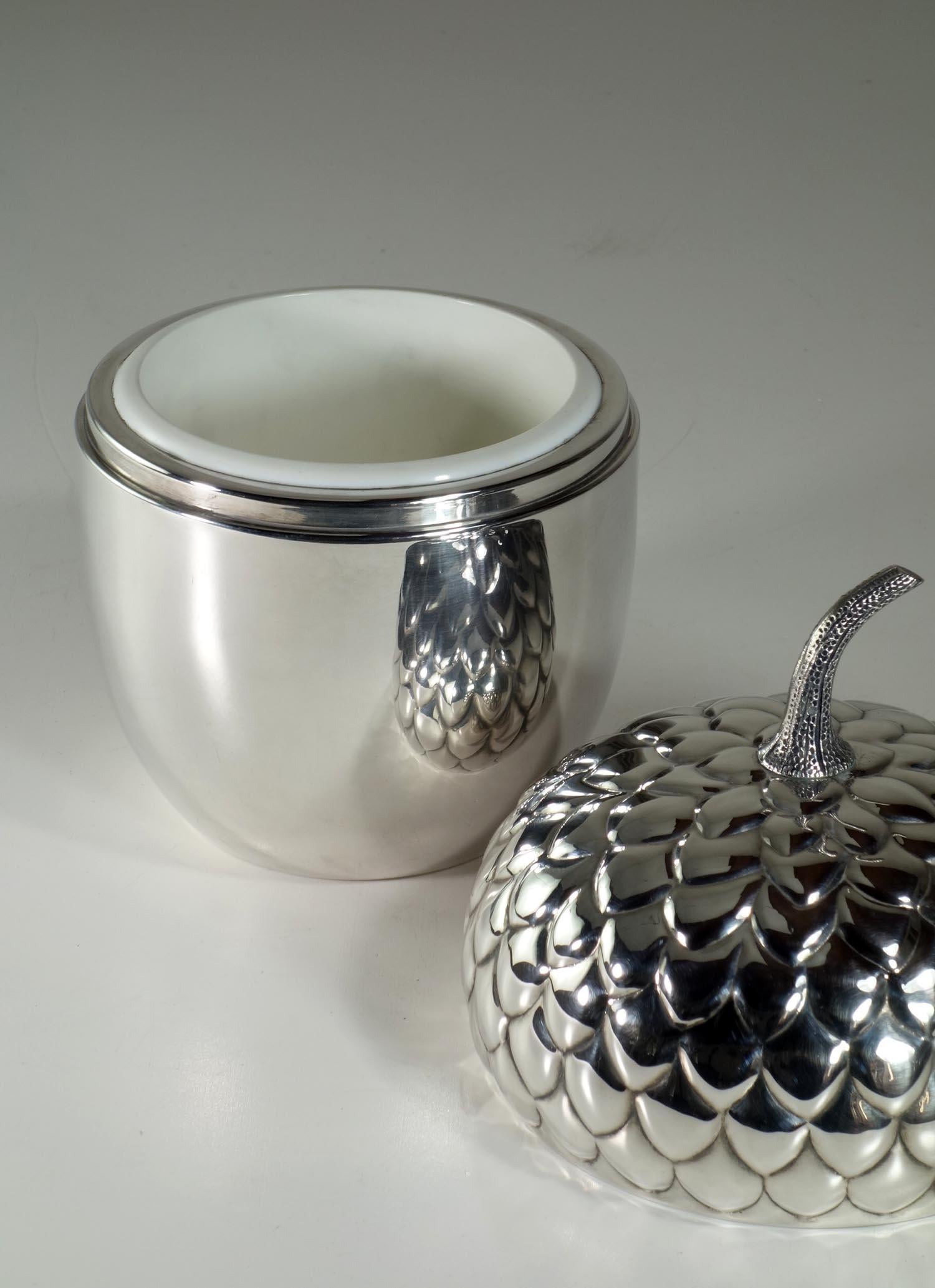 Fine XX secolo 1970 Teghini Firenze Secchiello per il ghiaccio con ghianda placcata in argento in vendita