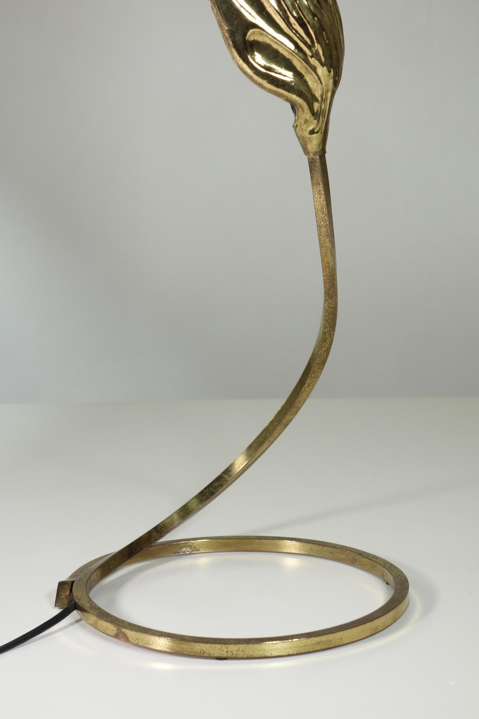1970 Tommaso Barbi Carlo Giorgi Italienische Tischlampe aus Messing mit Blattdesign aus Messing im Angebot 2