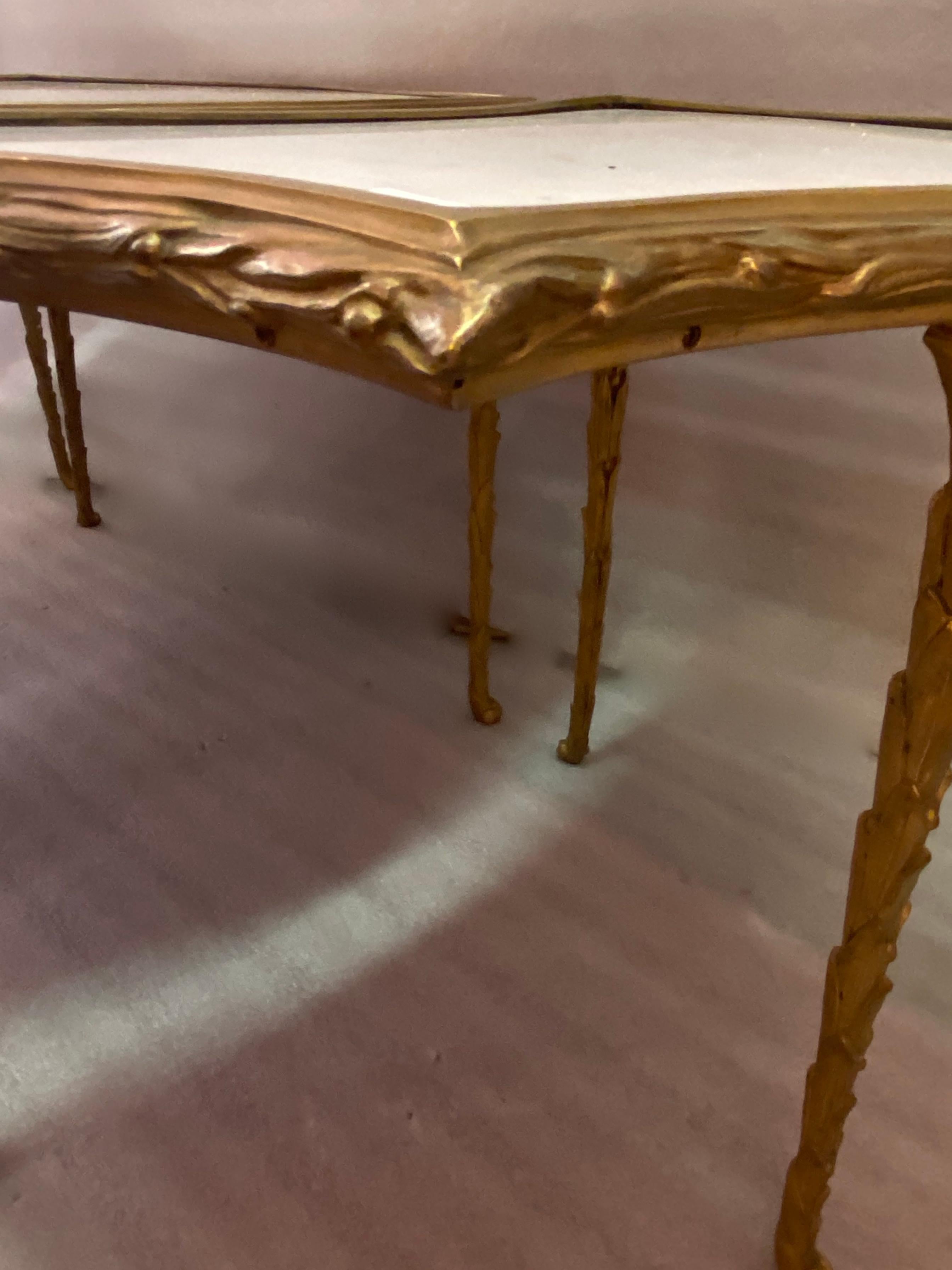 Table tripartite des années 1970 Maison Charles Crossbow, Jansen Or Bagus Décoration palmier en vente 3