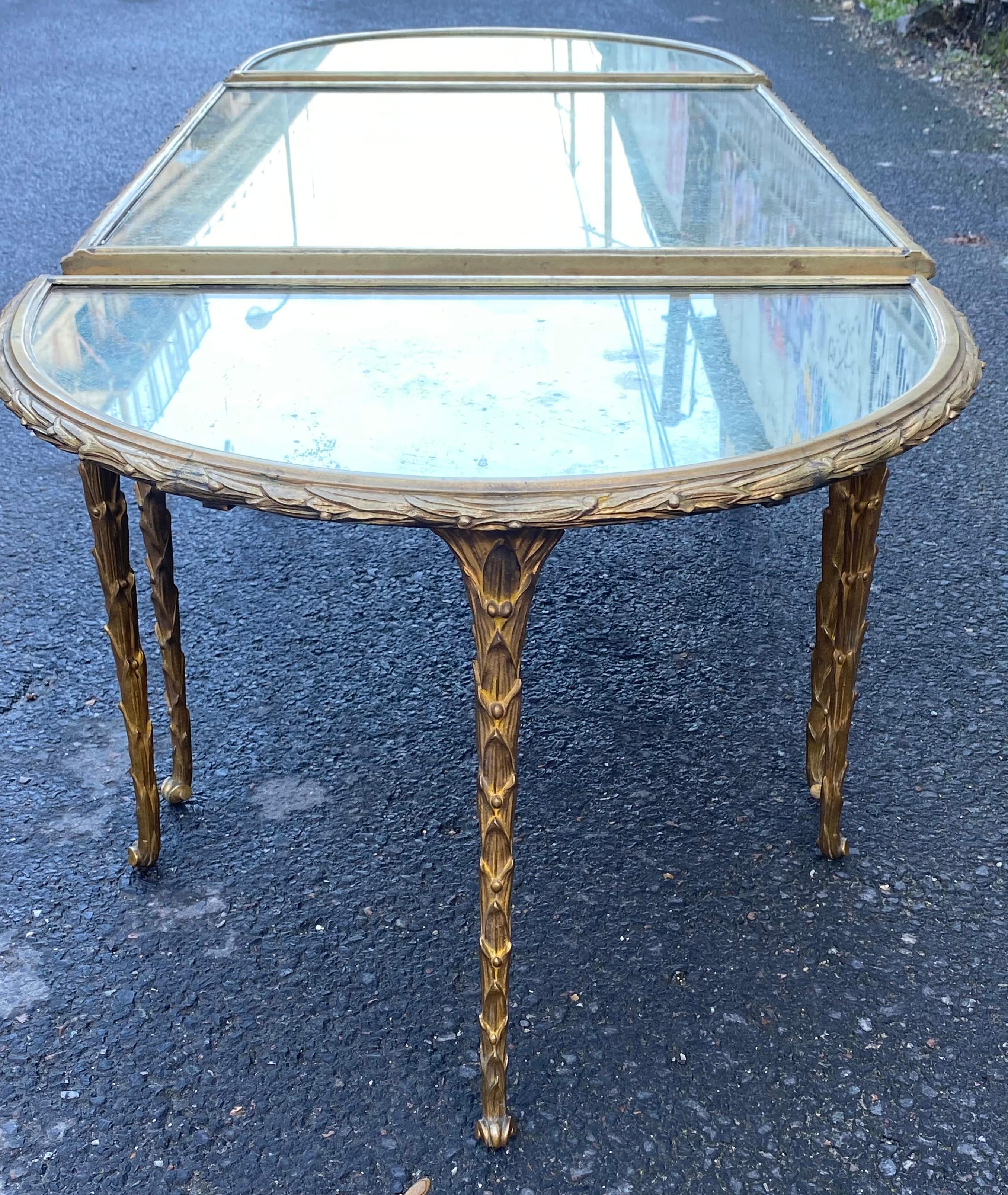 Néoclassique 1970 Table tripartite Maison Charles, Jansen ou Baguès Décor de palmier, bronze en vente