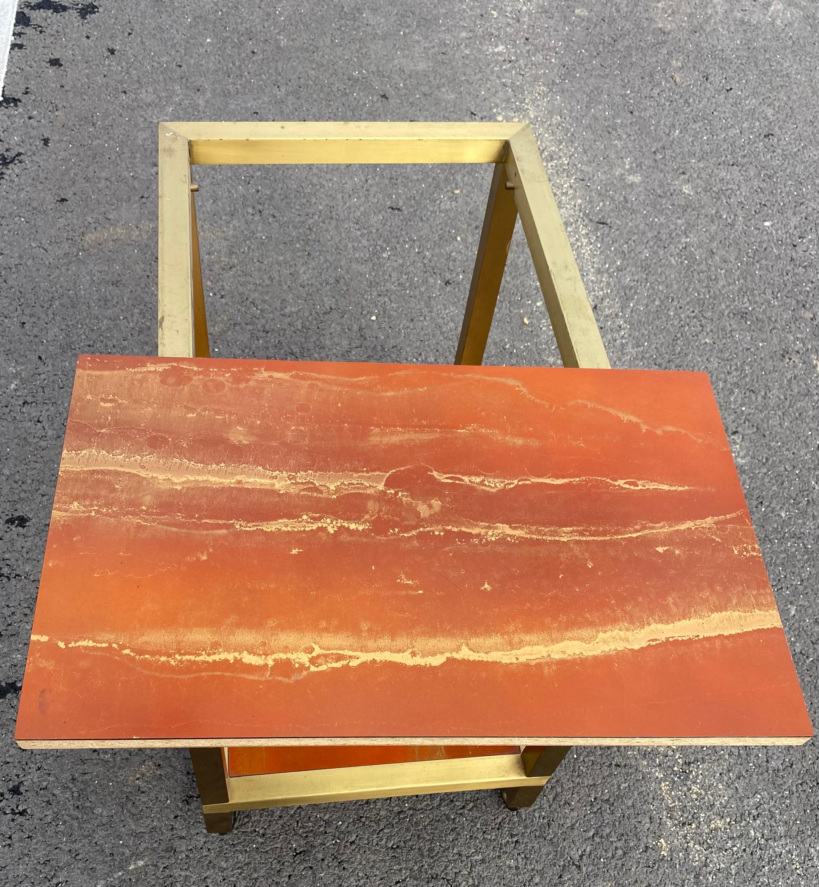 1970′ Wagen auf Rädern mit 2 Etagen Maison Jansen Orange Melamin-Lack-Tablett im Angebot 2