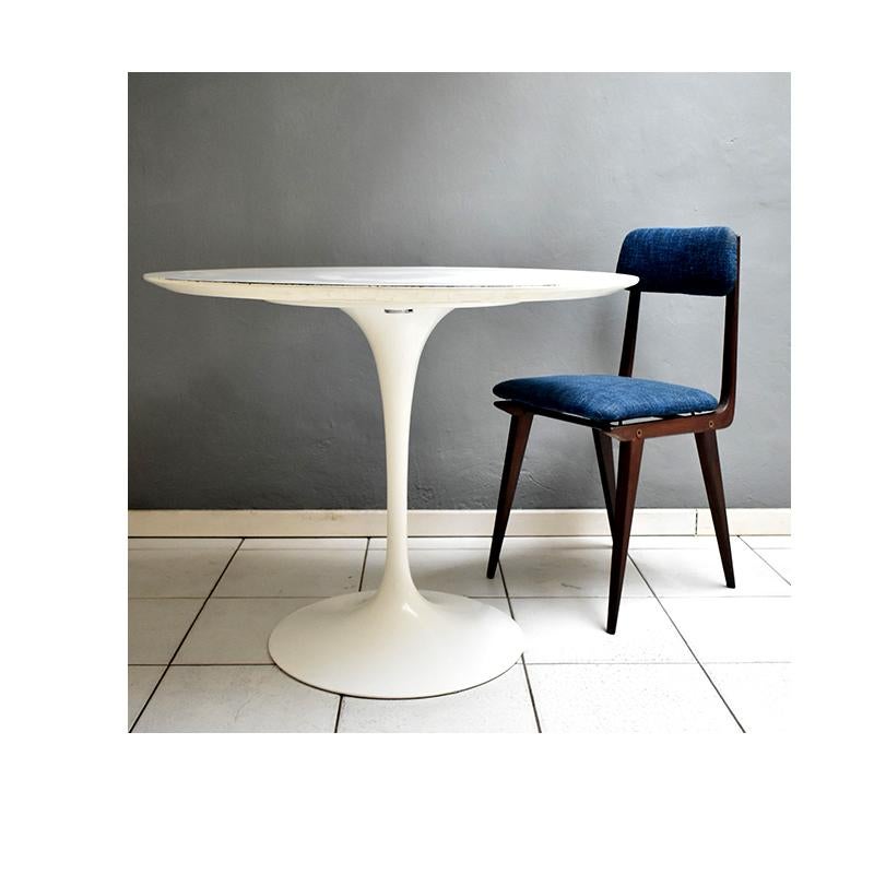 Italian 1970, Tulip Round White Table by Knoll International Designed by Eero Saarinen