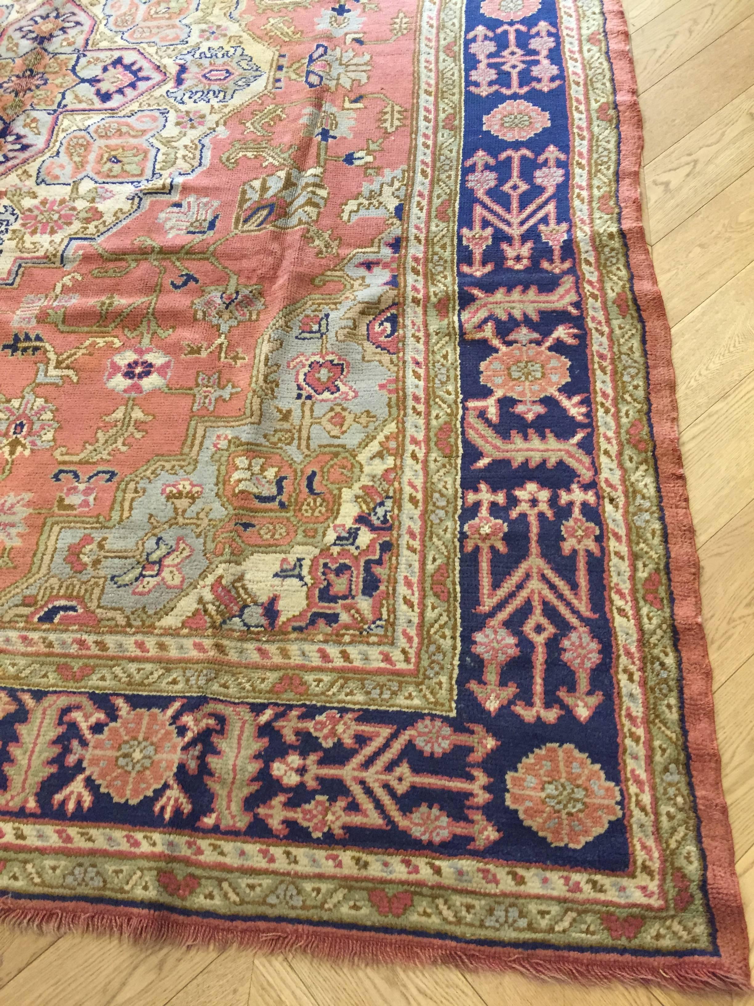 1970 Turkey Oushak Hand-Knotted Central Medallion Pink Blue In Good Condition For Sale In Firenze, IT