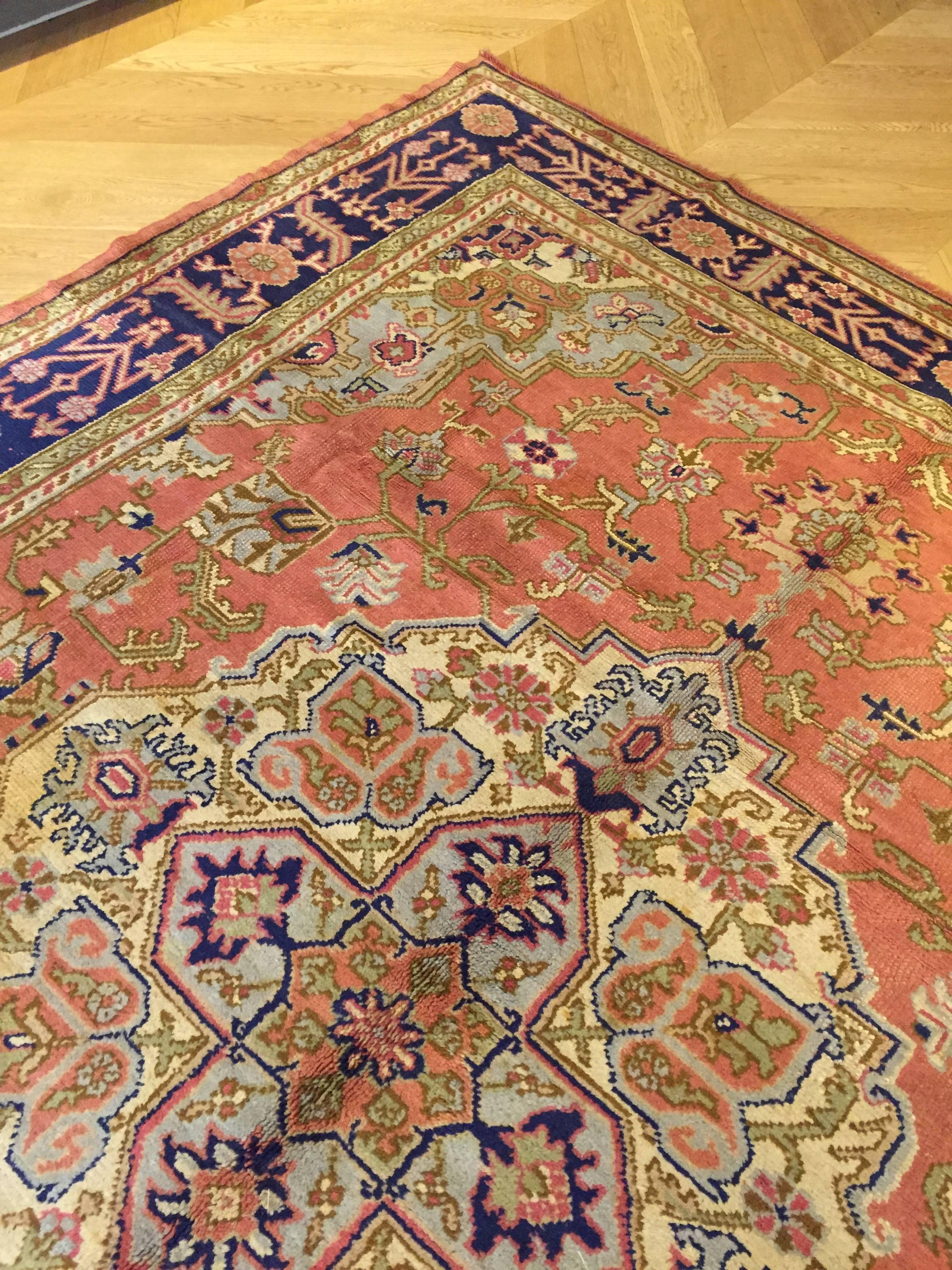 1970 Turkey Oushak Hand-Knotted Central Medallion Pink Blue For Sale 1
