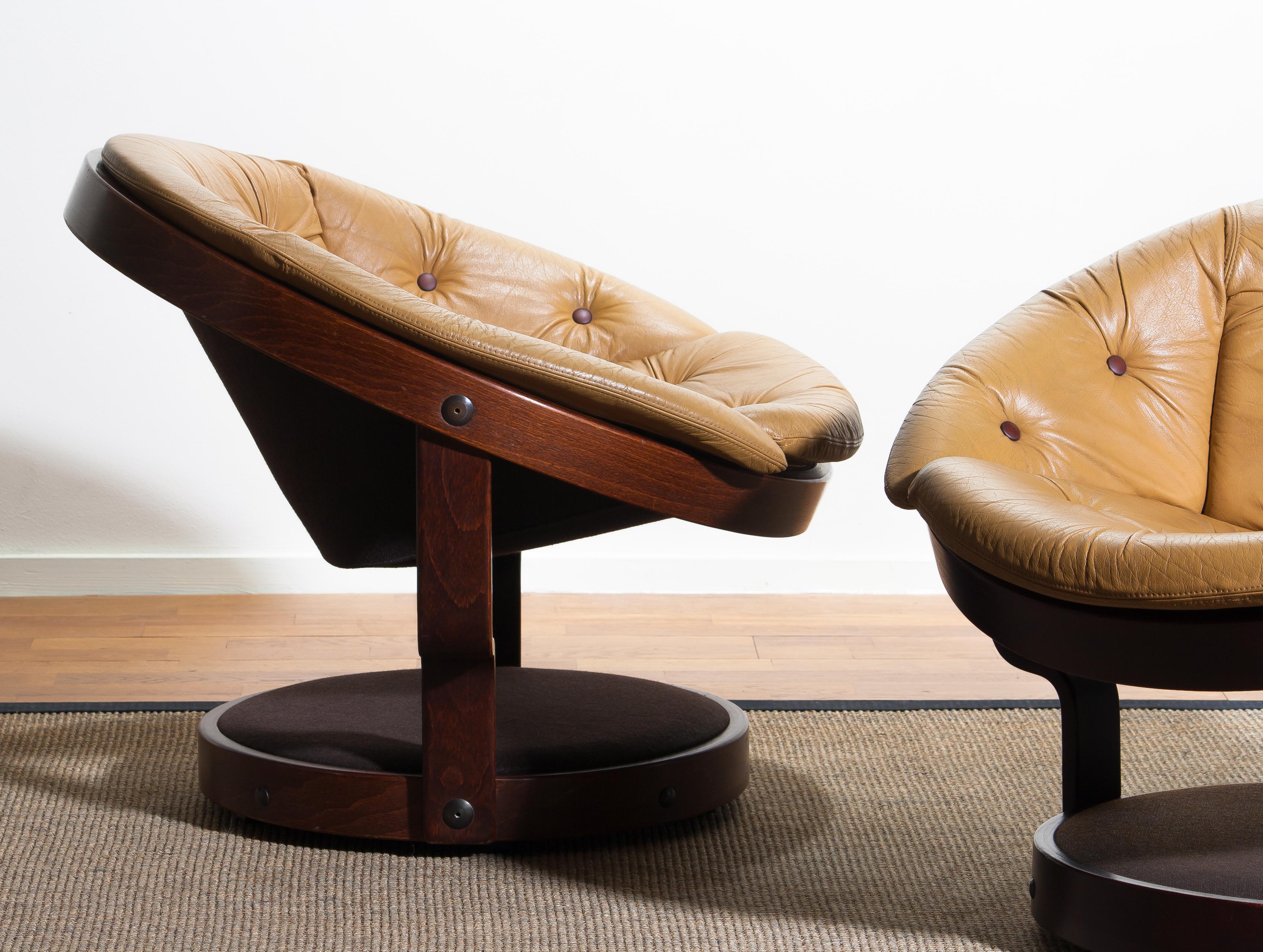 Mid-Century Modern 1970 Two Scandinavian Circle Shaped Swivel Chair by Oddmund Vad in Camel Leather