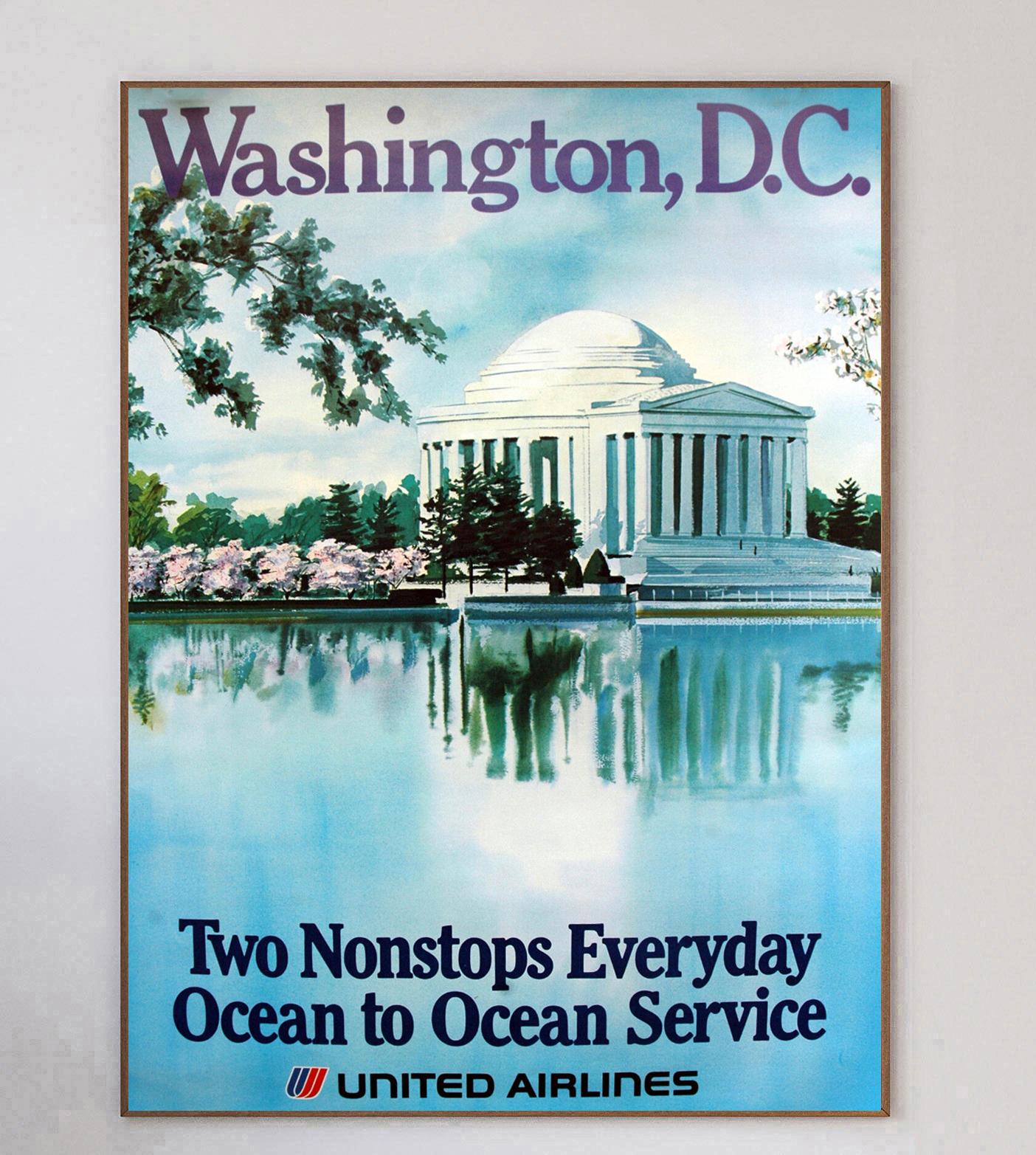 Dieses schöne und seltene Plakat mit Motiven des Künstlers M.¬†Hagel wirbt für United Airlines Routen nach Washington D.C. Dieses großartige Design, das das Jefferson Memorial an einem sonnigen Tag zeigt, ist typisch für das Erscheinungsjahr