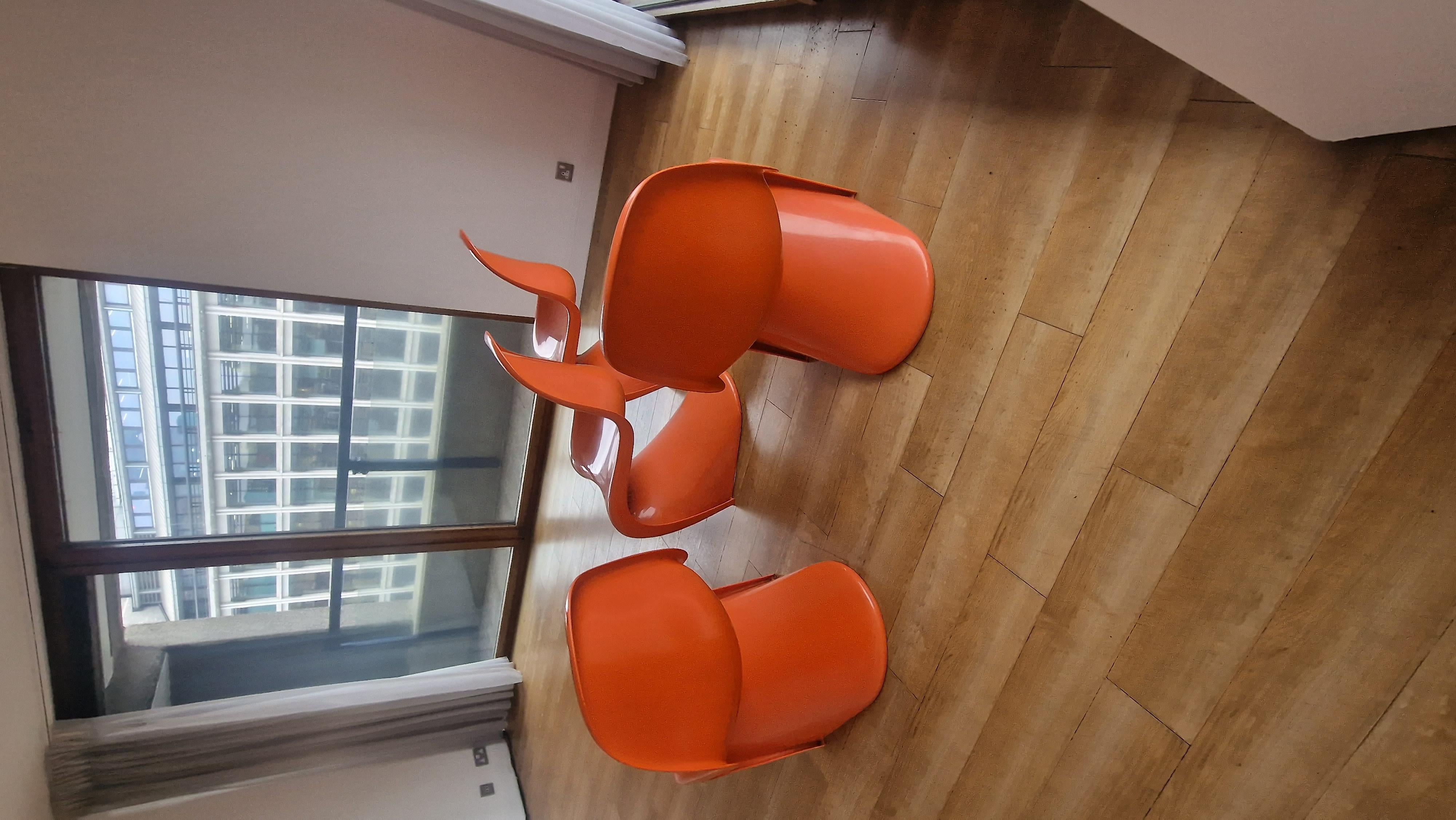 This Panton chair was manufactured by Verner Panton for Herman Miller in 1971 and is made of S-shaped plastic. Panton designed the first ever chair consisting of a single element, formed from plastic, availablVere in different colors. The S chair