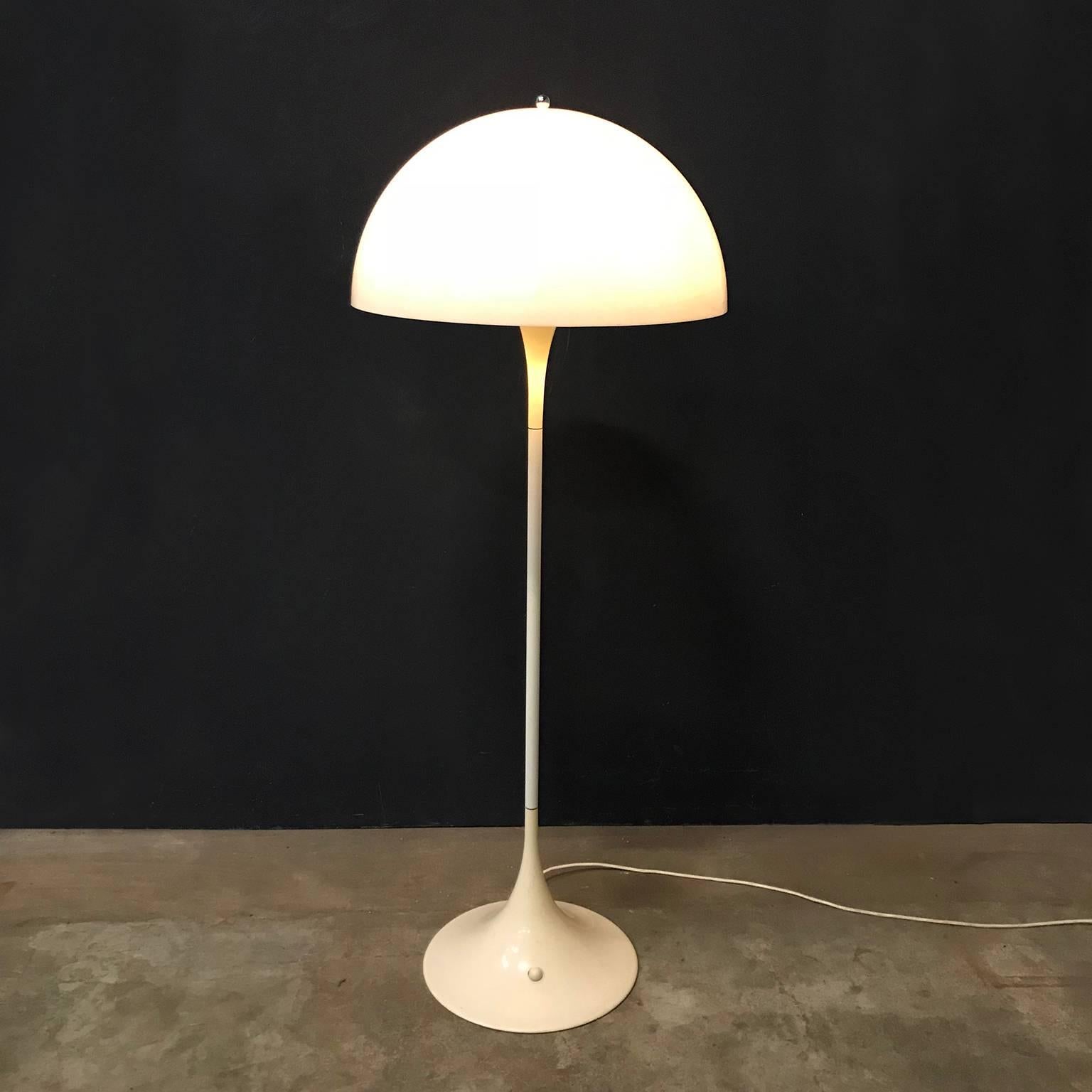 1970, Verner Panton for Louis Poulsen, Panthella Floor Lamp In Good Condition For Sale In Amsterdam IJMuiden, NL