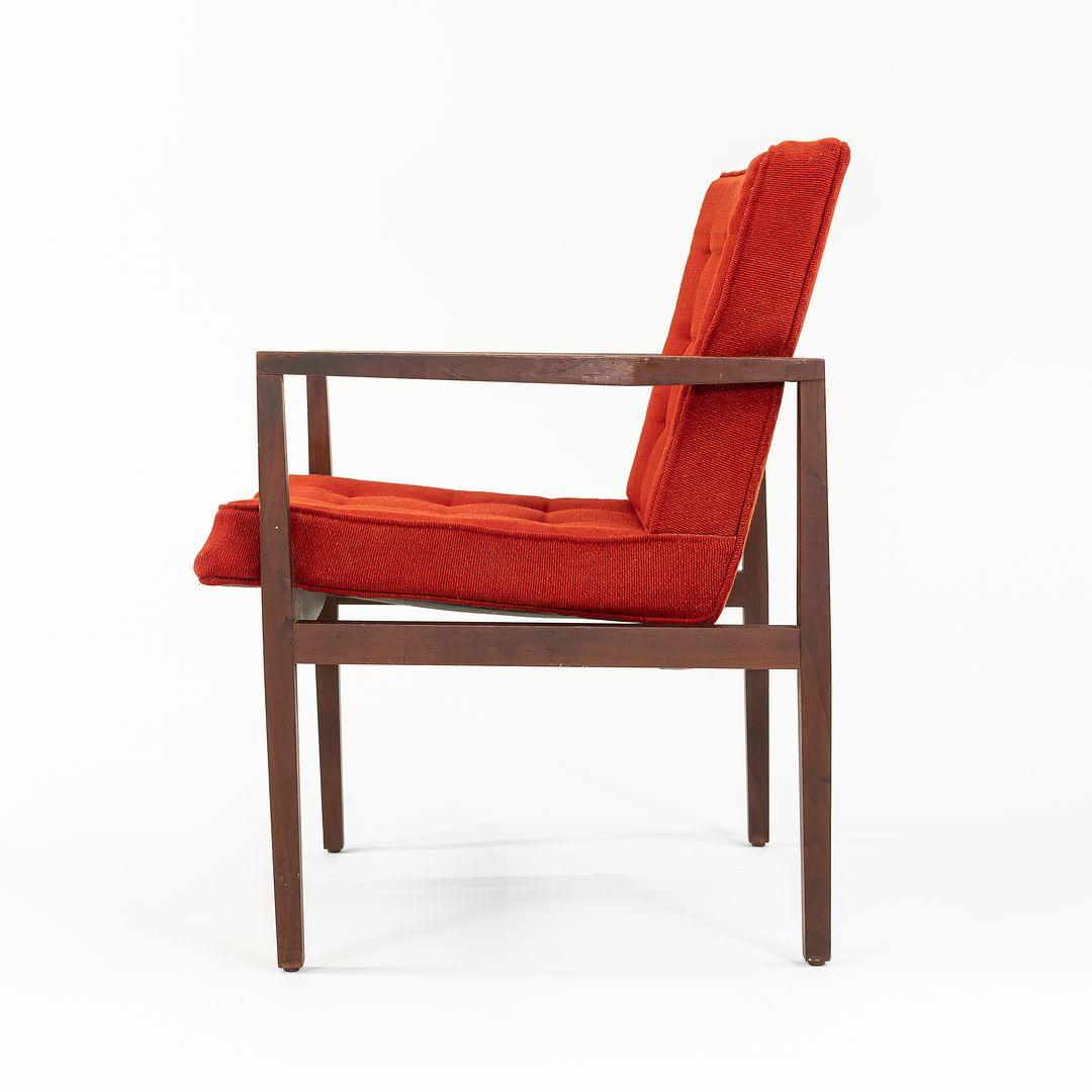 1970 Vincent Cafiero per Knoll Poltrona da pranzo in noce e tessuto rosso in vendita 2