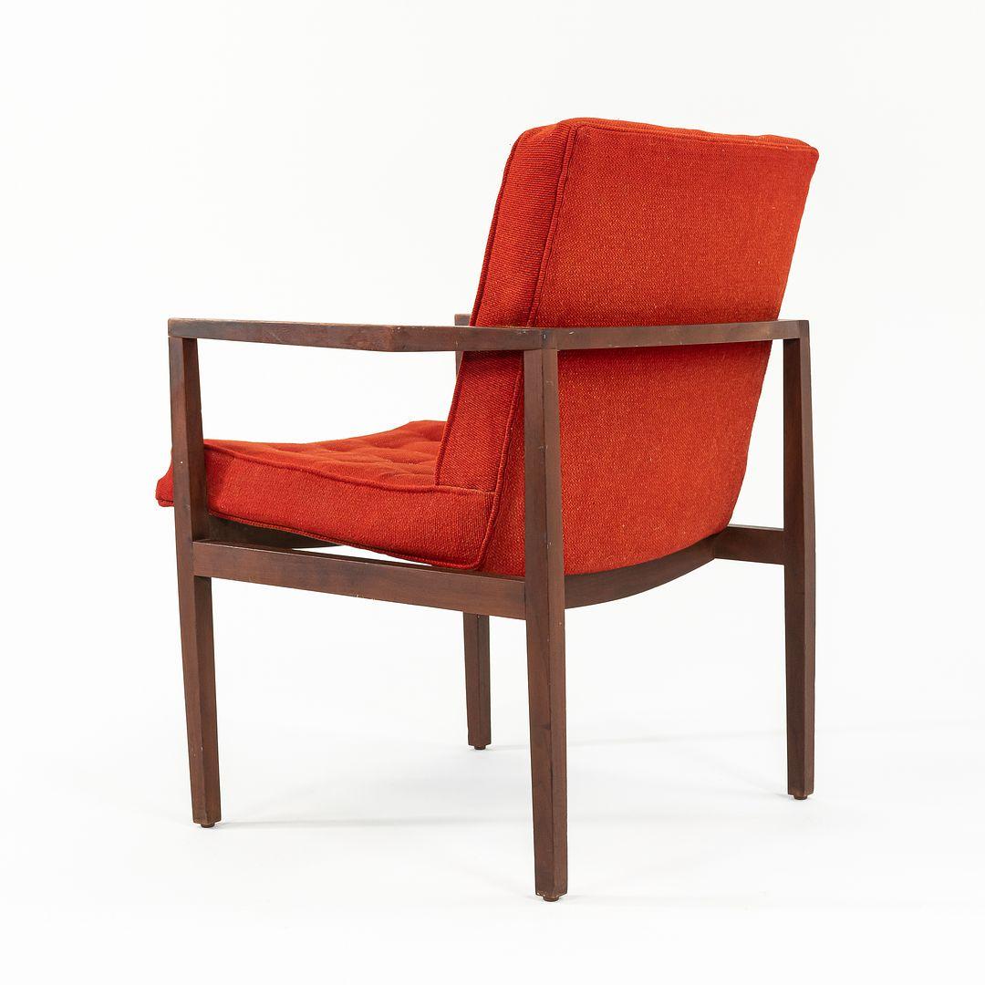 1970 Vincent Cafiero per Knoll Poltrona da pranzo in noce e tessuto rosso in vendita 3