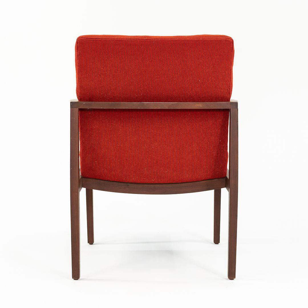 1970 Vincent Cafiero per Knoll Poltrona da pranzo in noce e tessuto rosso in vendita 4
