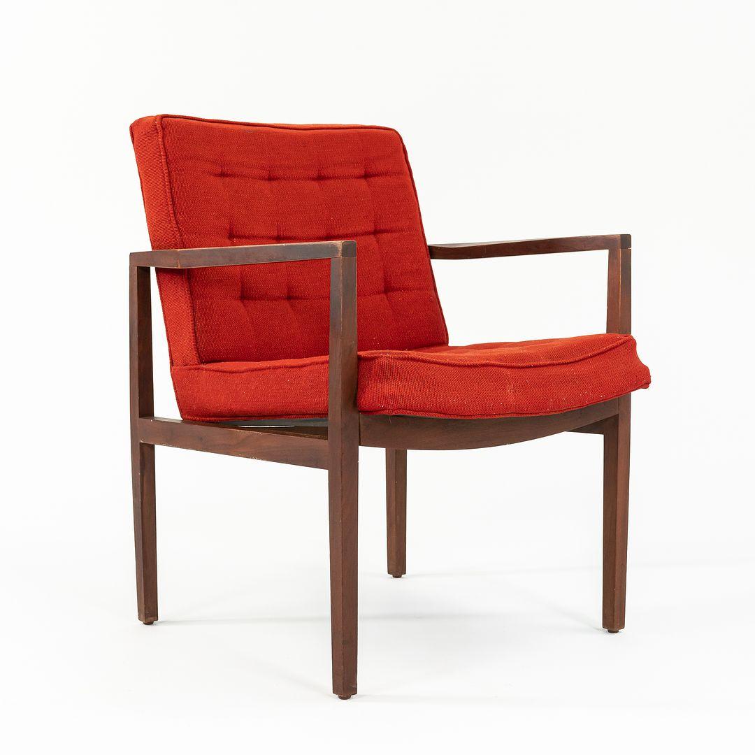 Fine XX secolo 1970 Vincent Cafiero per Knoll Poltrona da pranzo in noce e tessuto rosso in vendita