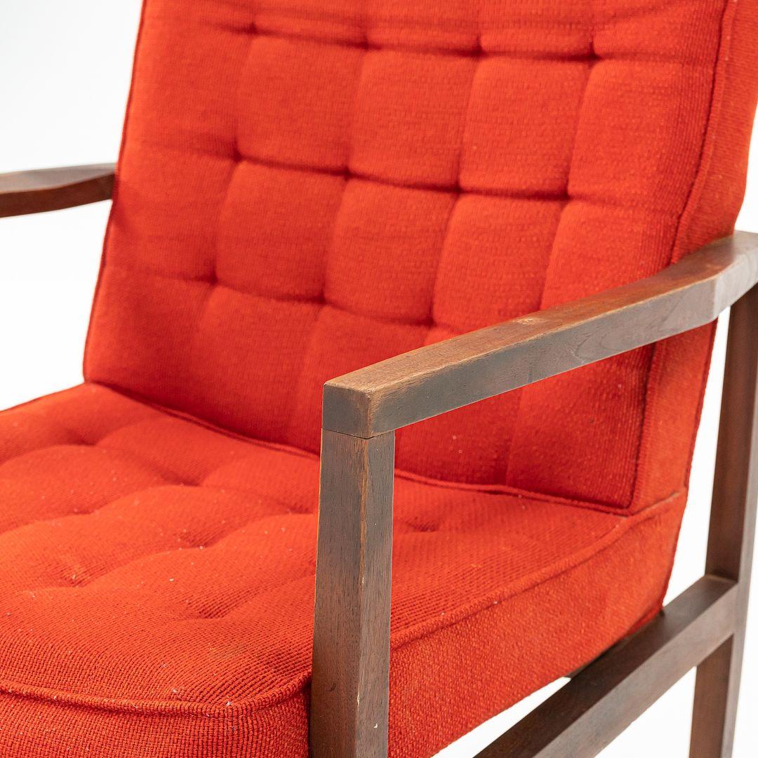 1970 Vincent Cafiero per Knoll Poltrona da pranzo in noce e tessuto rosso in vendita 1