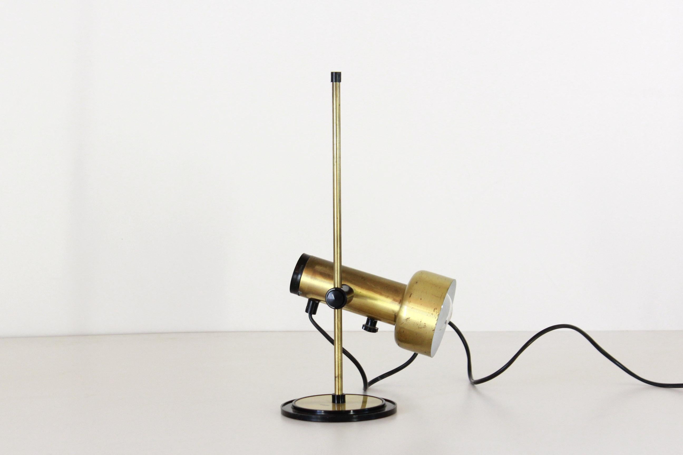 1970 Vintage brass table Lamp with adjustable light spot In Good Condition In Ceglie Messapica, IT