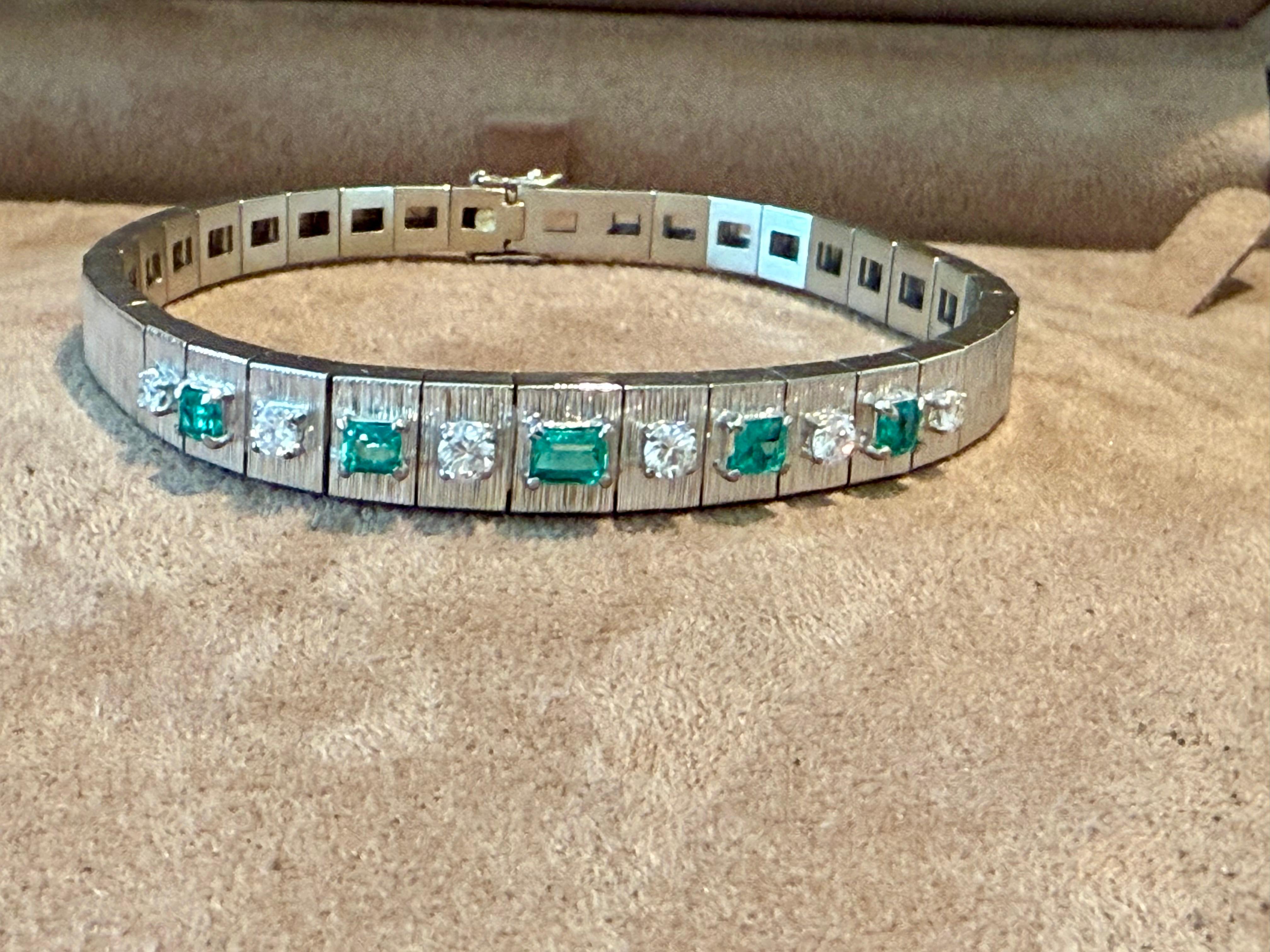 Contemporary 1970 Vintage Diamond Emerald Braclet 18 K brushed white Gold For Sale
