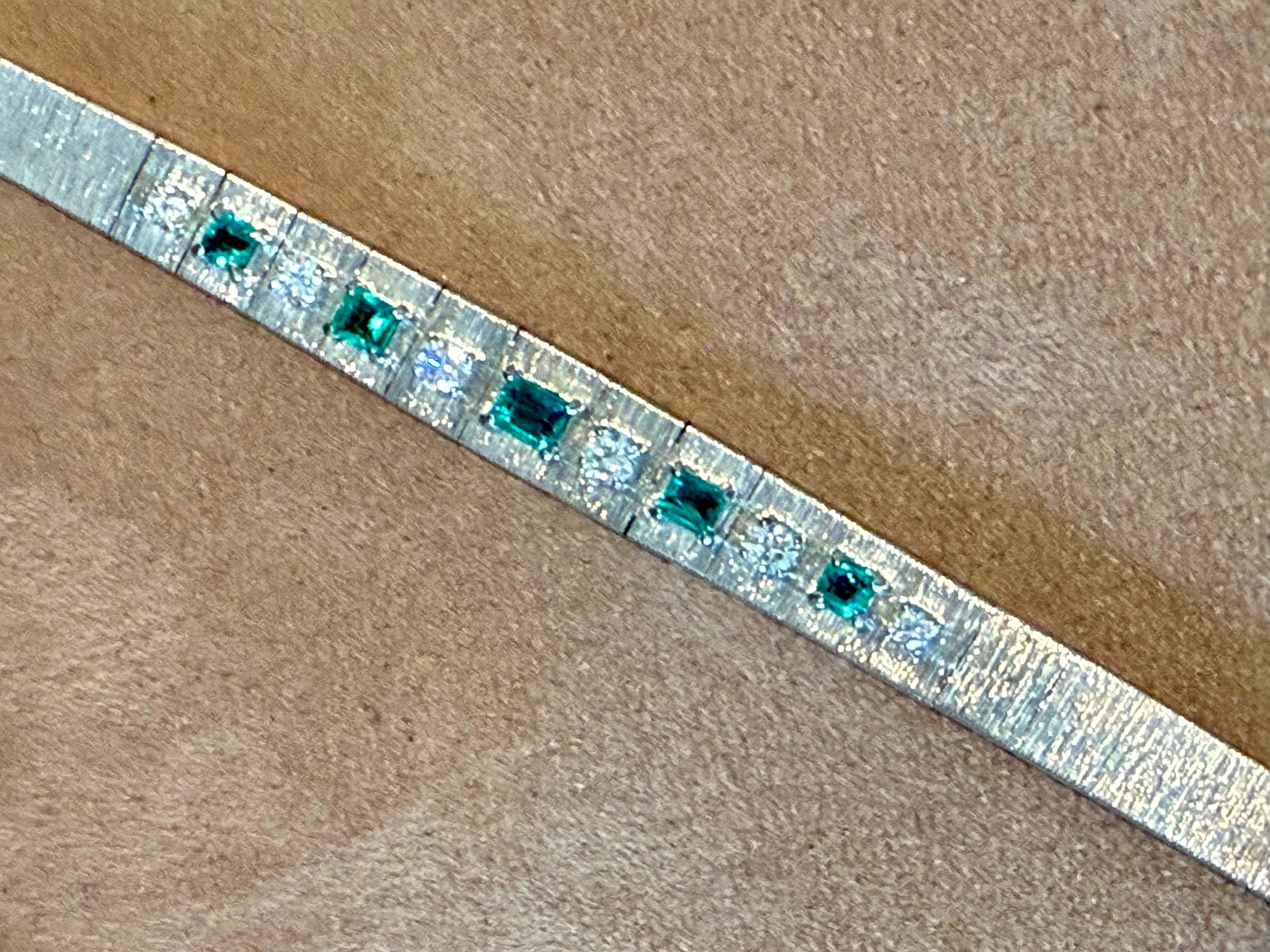 Women's 1970 Vintage Diamond Emerald Braclet 18 K brushed white Gold For Sale