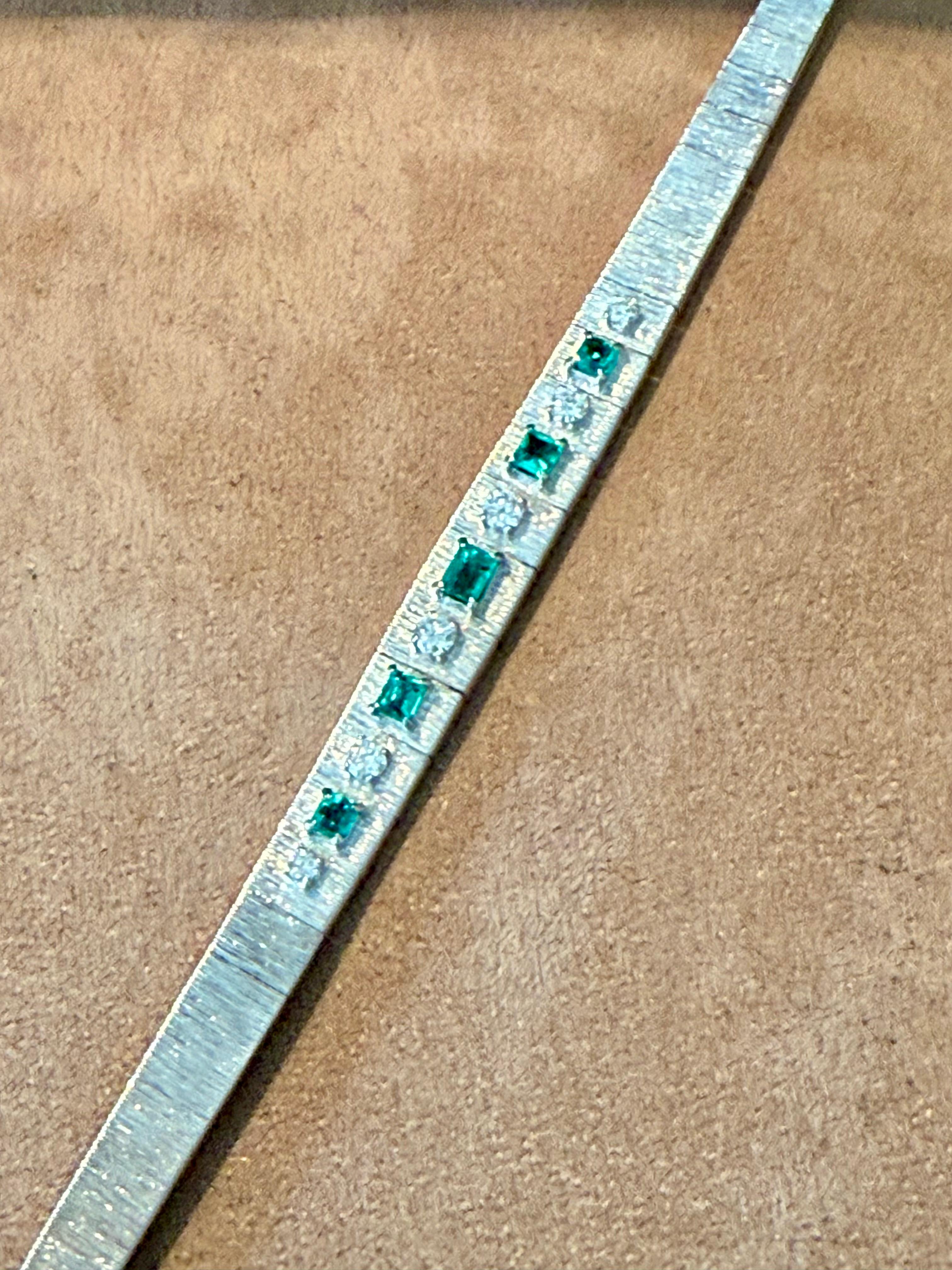 1970 Vintage Diamond Emerald Braclet 18 K brushed white Gold For Sale 2