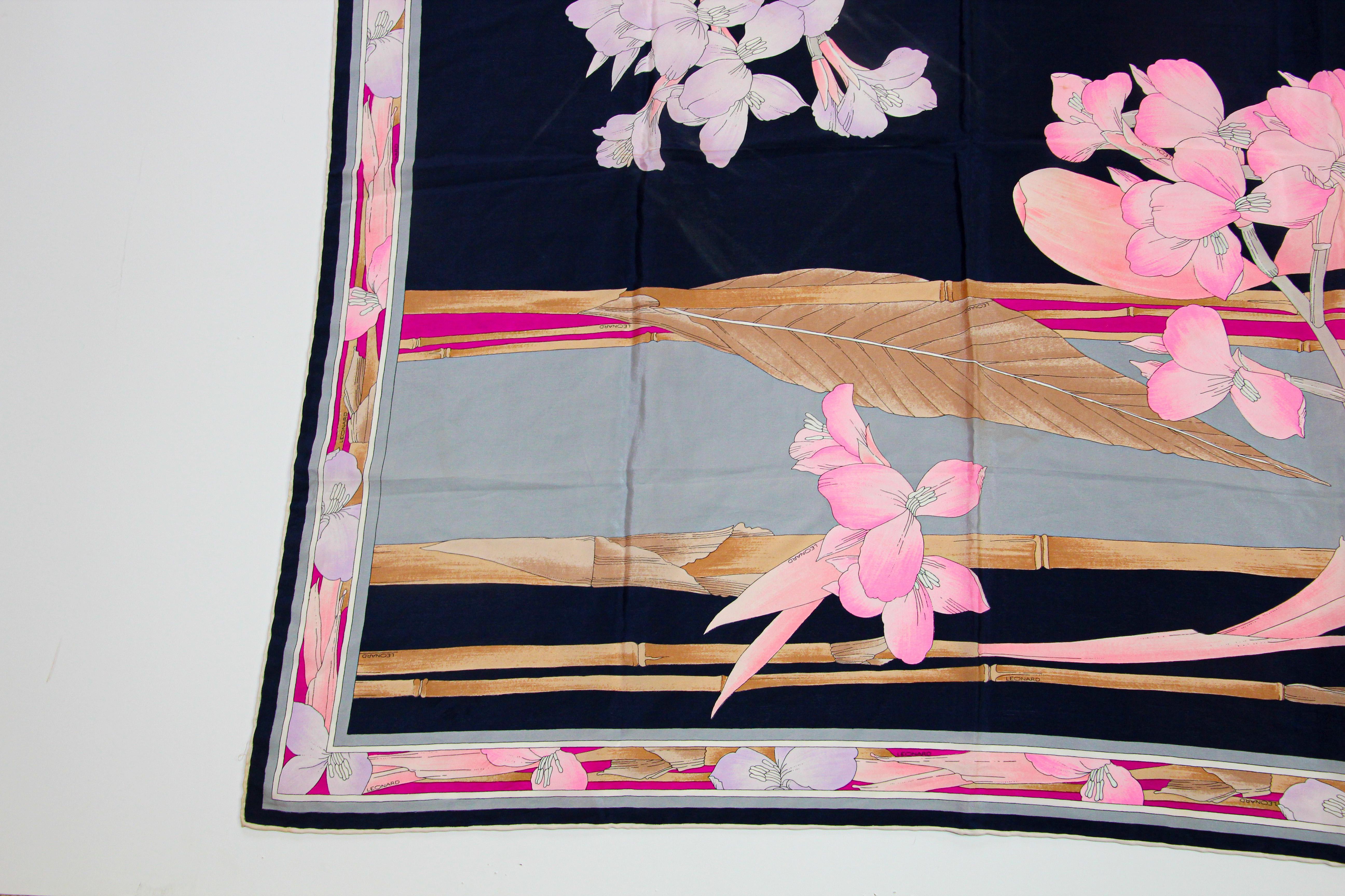 Beige Superbe écharpe en soie rose vintage de Leonard Paris France, 1970 en vente