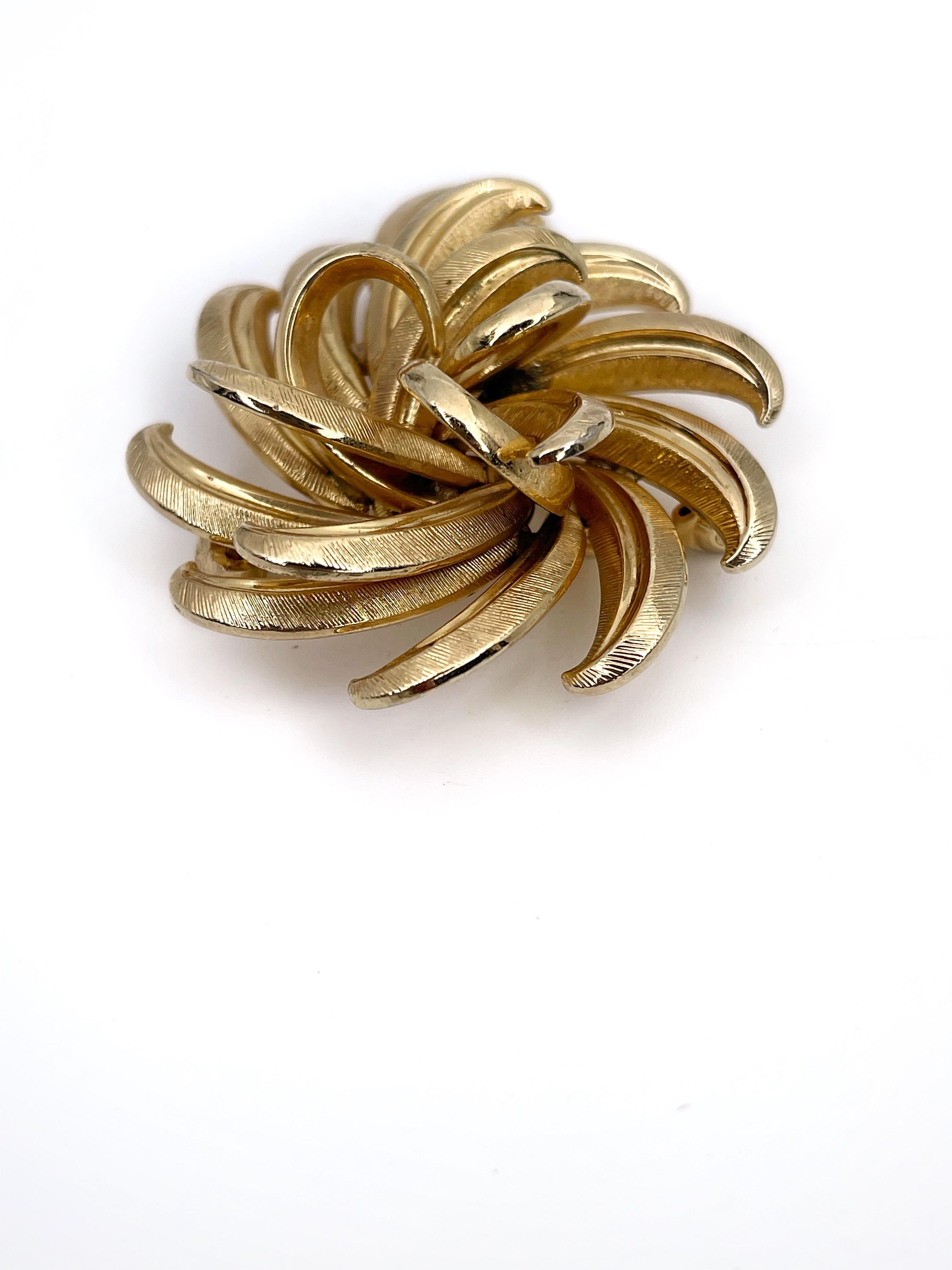 Modern 1970 Vintage Grosse Gold Tone Floral Design Pin Brooch