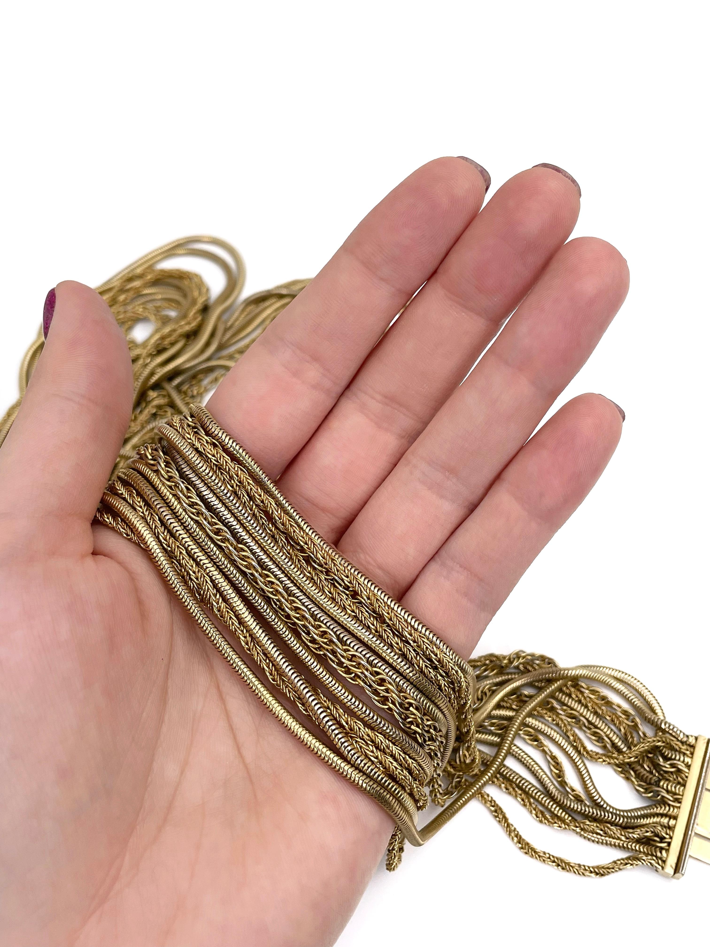 This is a stunning graduated multi chain necklace designed by Grosse in 1970. This piece is gold plated. It features 13 strands of different length and weave. 

Markings: “Grosse© 1970 Germany” (shown in photos).

Longest chain: 110cm
Shortest