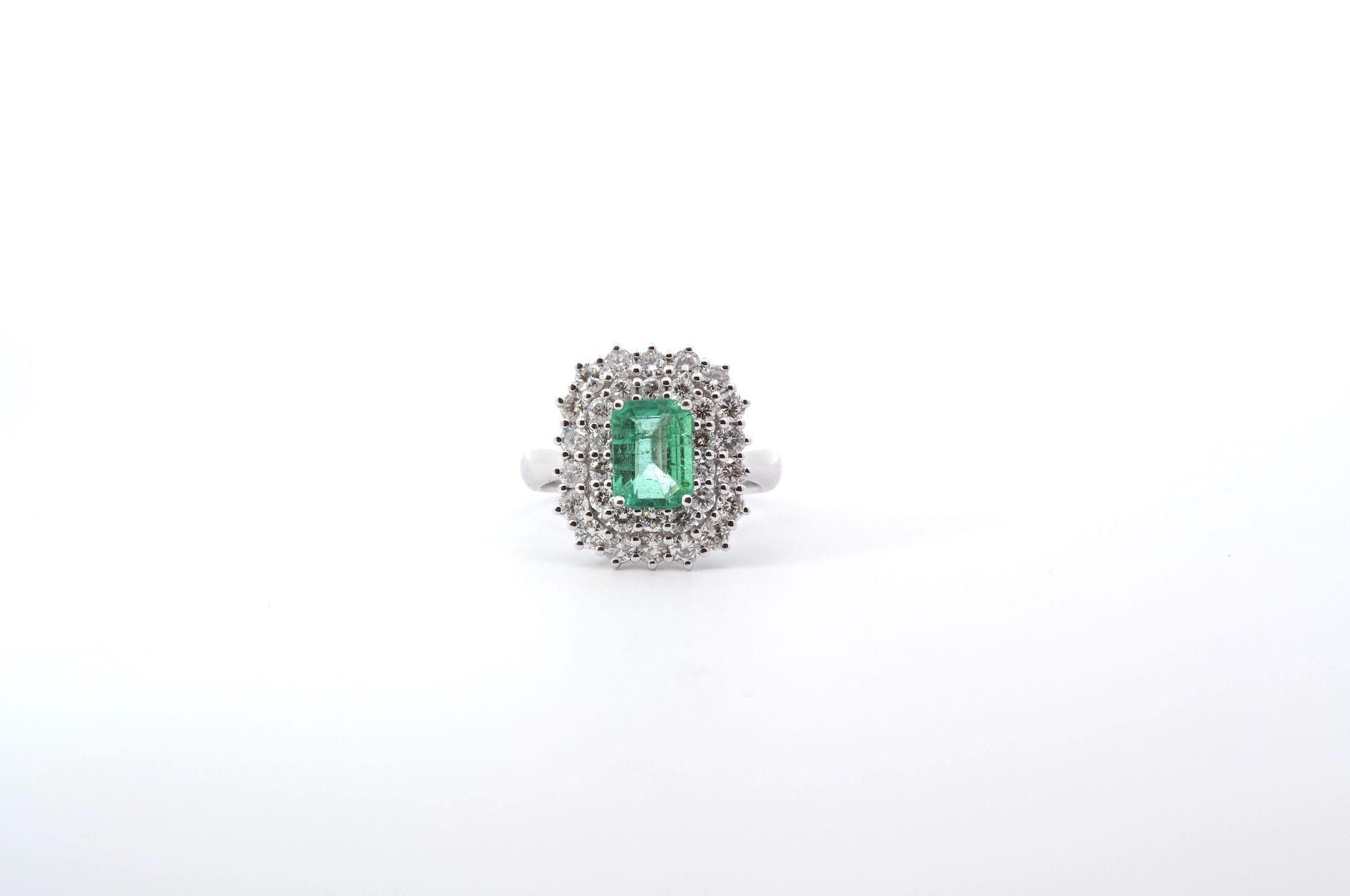 Stones: 1 emerald of 1.39cts, 32 diamonds: 1.33cts
Material: 18k white gold
Dimensions: 1.6cm x 1.4cm
Weight: 6.2g
Period: 1970
Size: 52 (free sizing)
Certificate
Ref. :