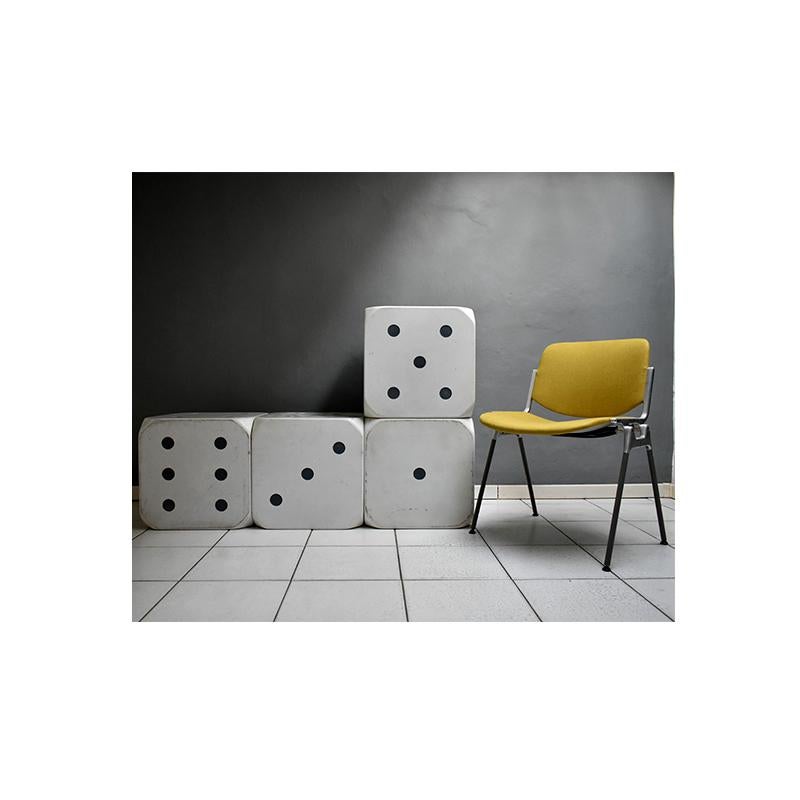 Set of four Game dice-shaped seats. Rare pieces, given their size, dating back to the 1970s, made in Italy.
The structure is square in white wood.
On each face appears the numbering as in classic gaming dice.
The dice can be used as seating or as