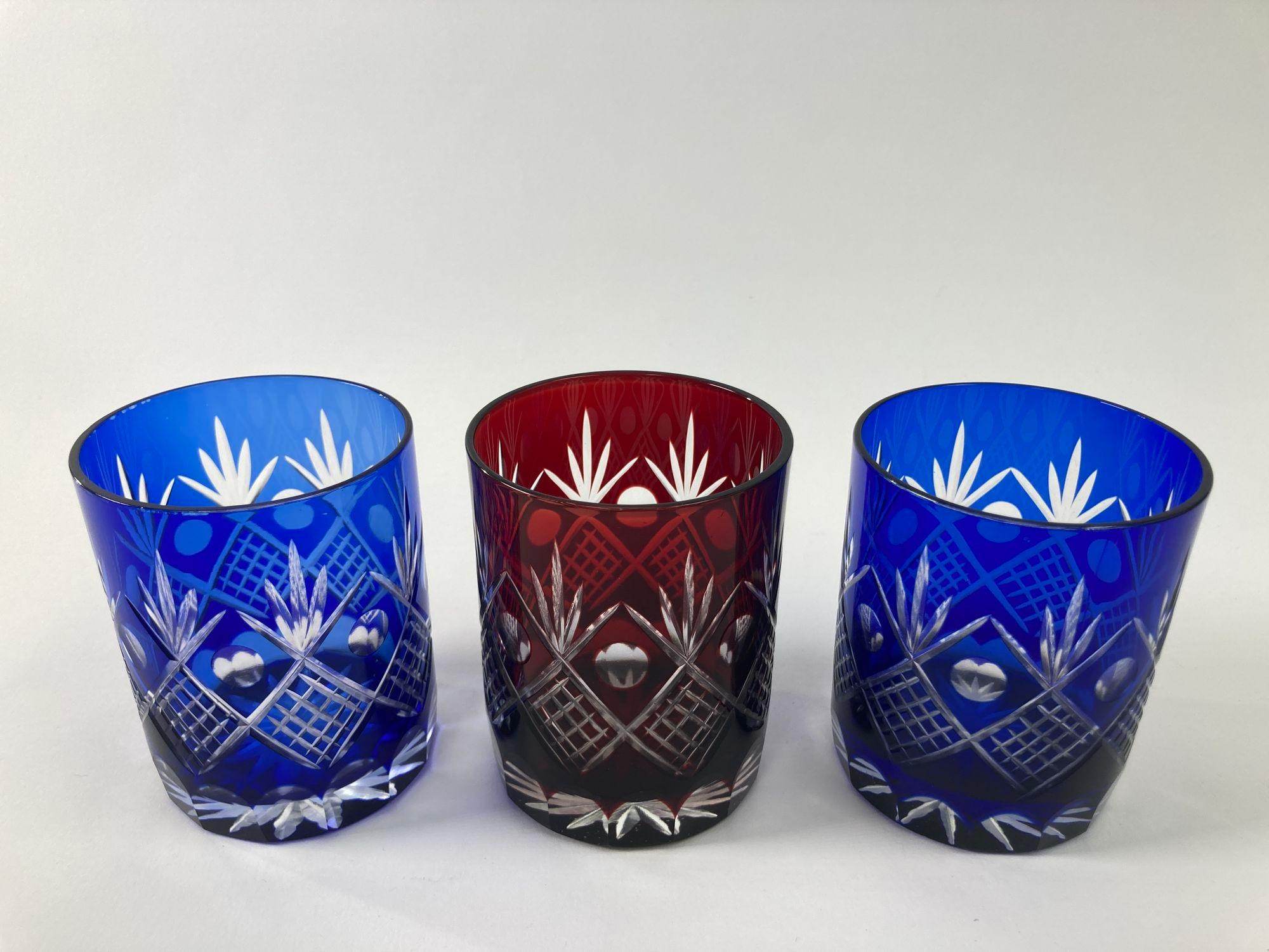 1970 Whiskey Glasses Tumbler Baccarat Style Blue and Red Cut Crystal Set of 3 For Sale 11
