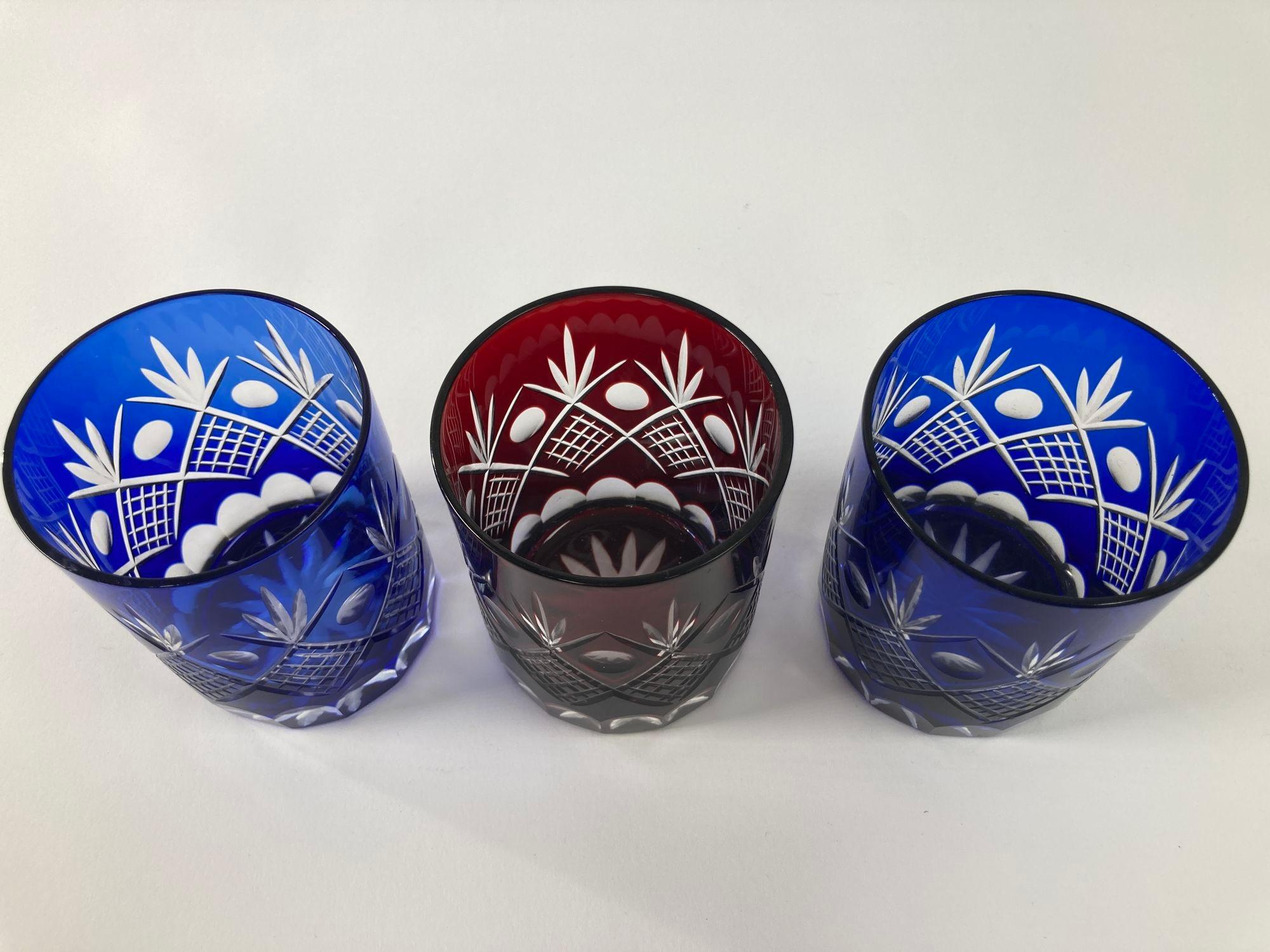 1970 Whiskey Glasses Tumbler Baccarat Style Blue and Red Cut Crystal Set of 3 For Sale 12