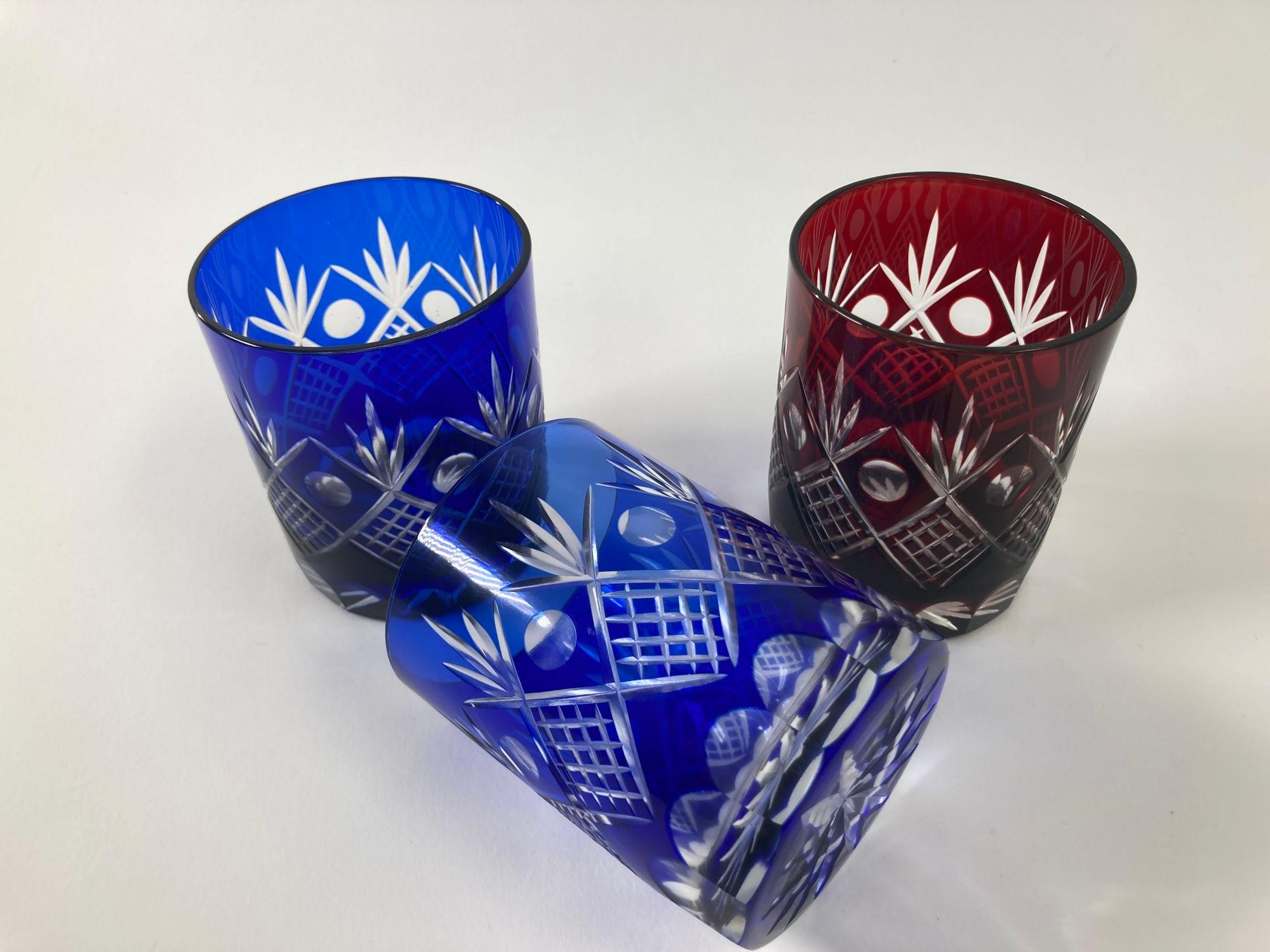 Art déco Ensemble de 3 verres à whisky en cristal bleu et rouge de style Baccarat des années 1970 en vente
