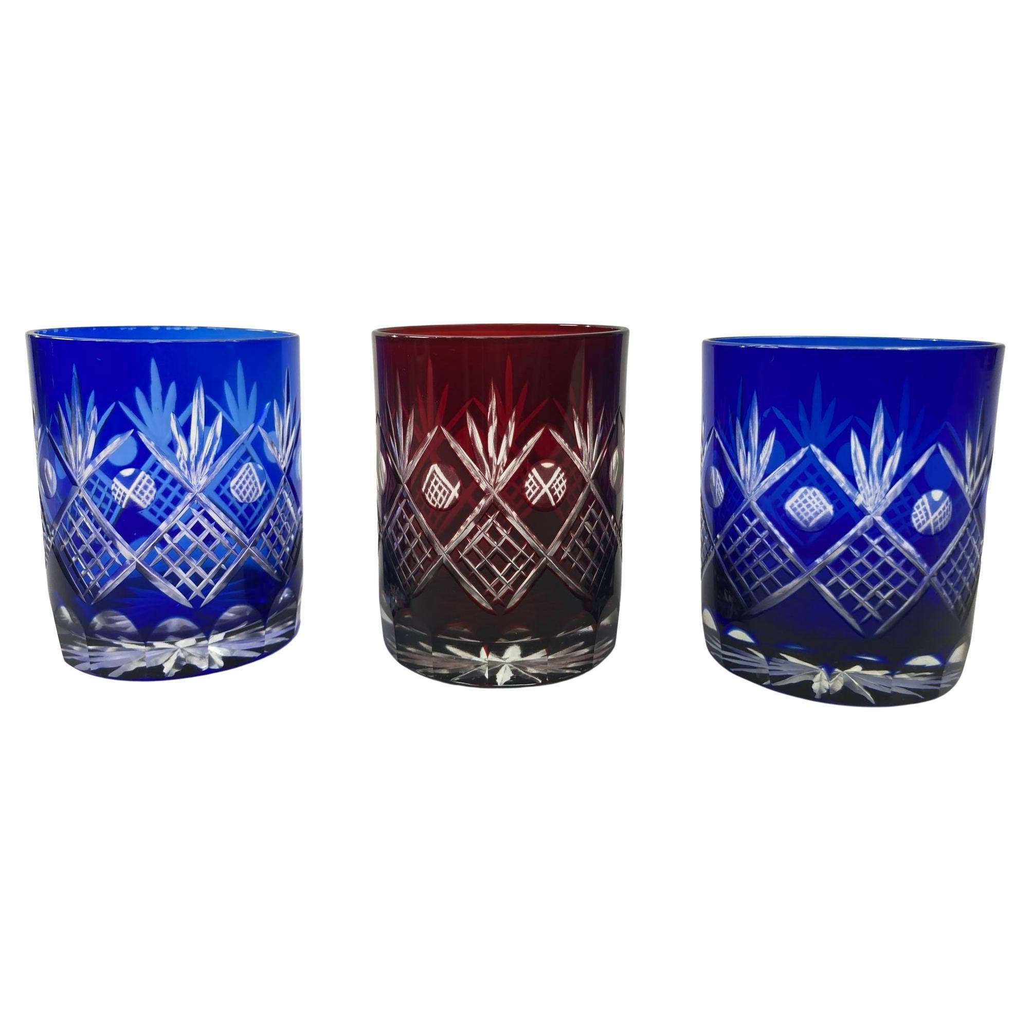 Ensemble de 3 verres à whisky en cristal bleu et rouge de style Baccarat des années 1970 en vente