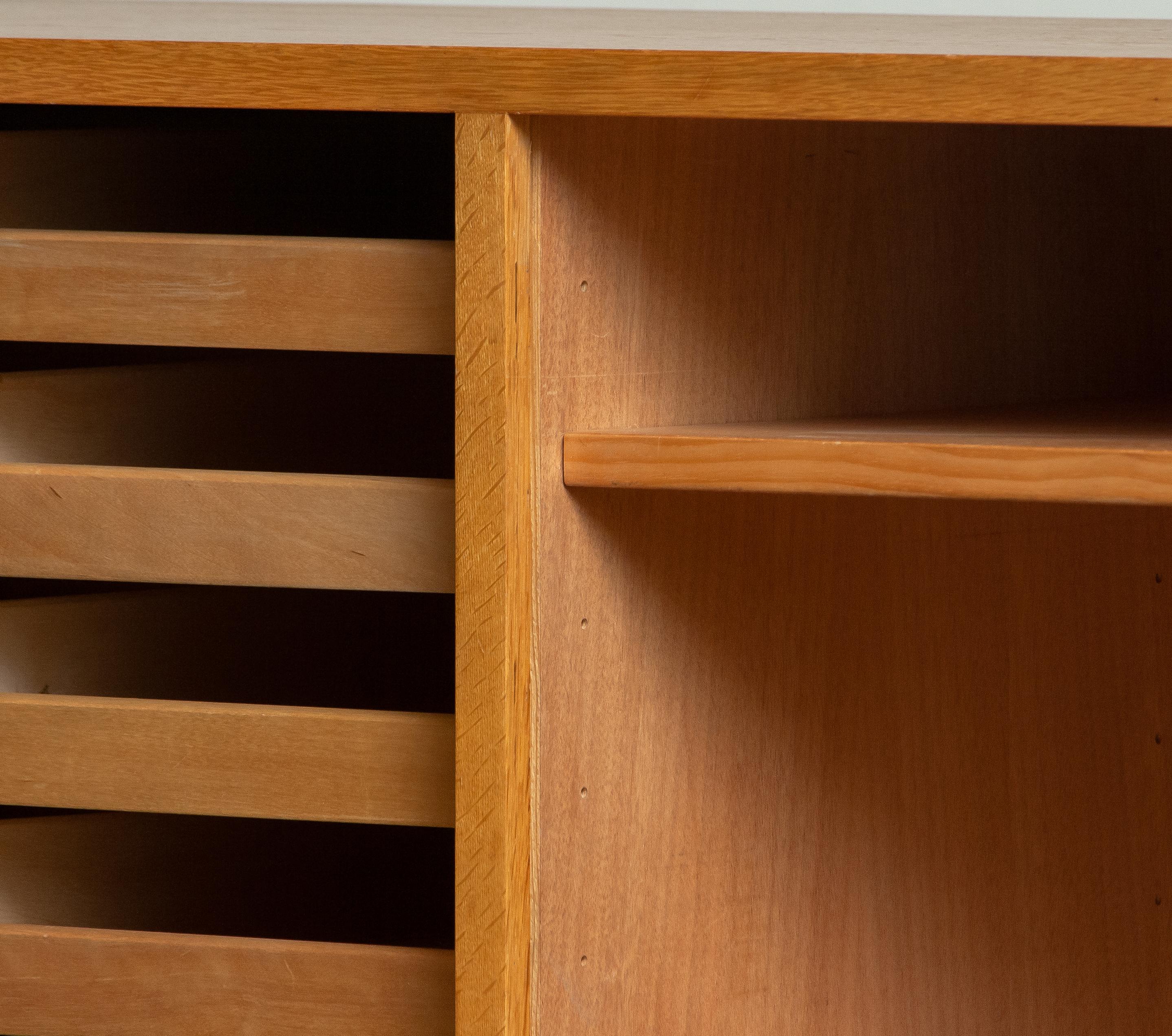 1970 White Oak Tambour Door Drawer Filling Cabinet In The Manner Johannes Hansen In Good Condition In Silvolde, Gelderland