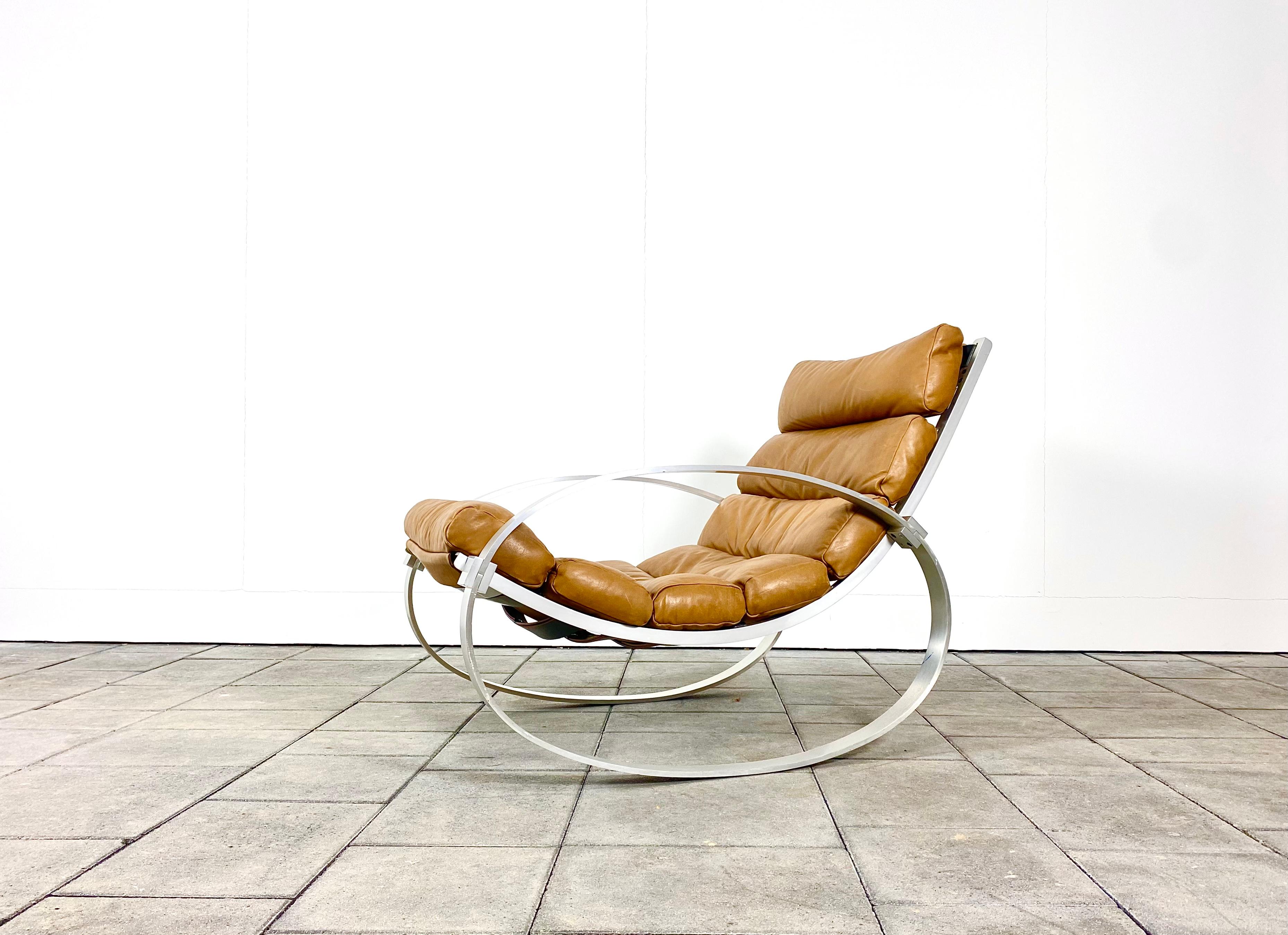 1970s Hans Kaufeld leather rocking chair, designed and manufactured by Hans Kaufeld, in Reda Weidenbrück, Germany.

Remarkable rocking chair by the well-reknown German Manufacturer Hans Kaufeld. The chair remains with its original tan-colored