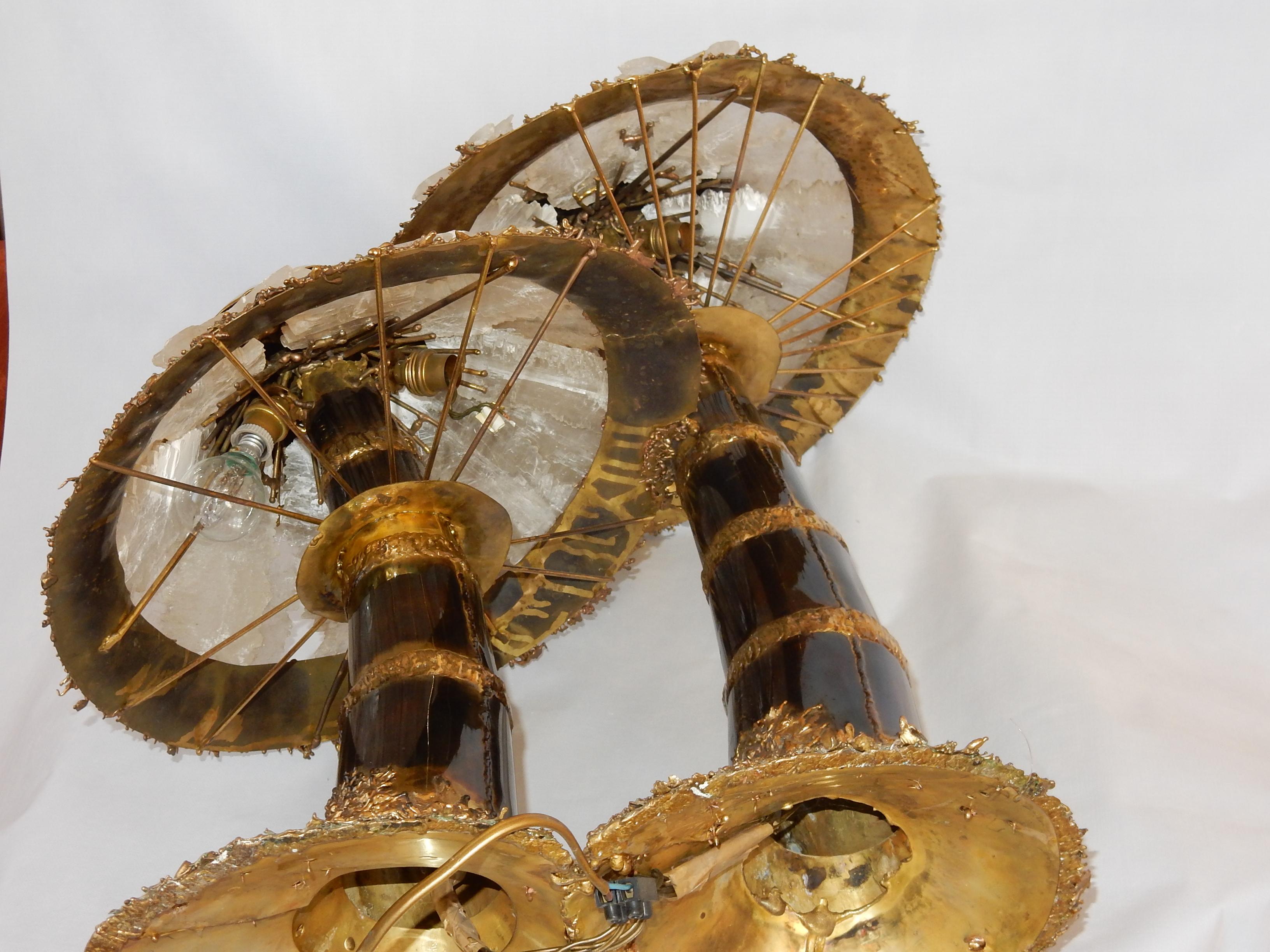 1970′Lamp + Illuminating Mushrooms In Brass With Gypsum Imitating Rock Crystal For Sale 8