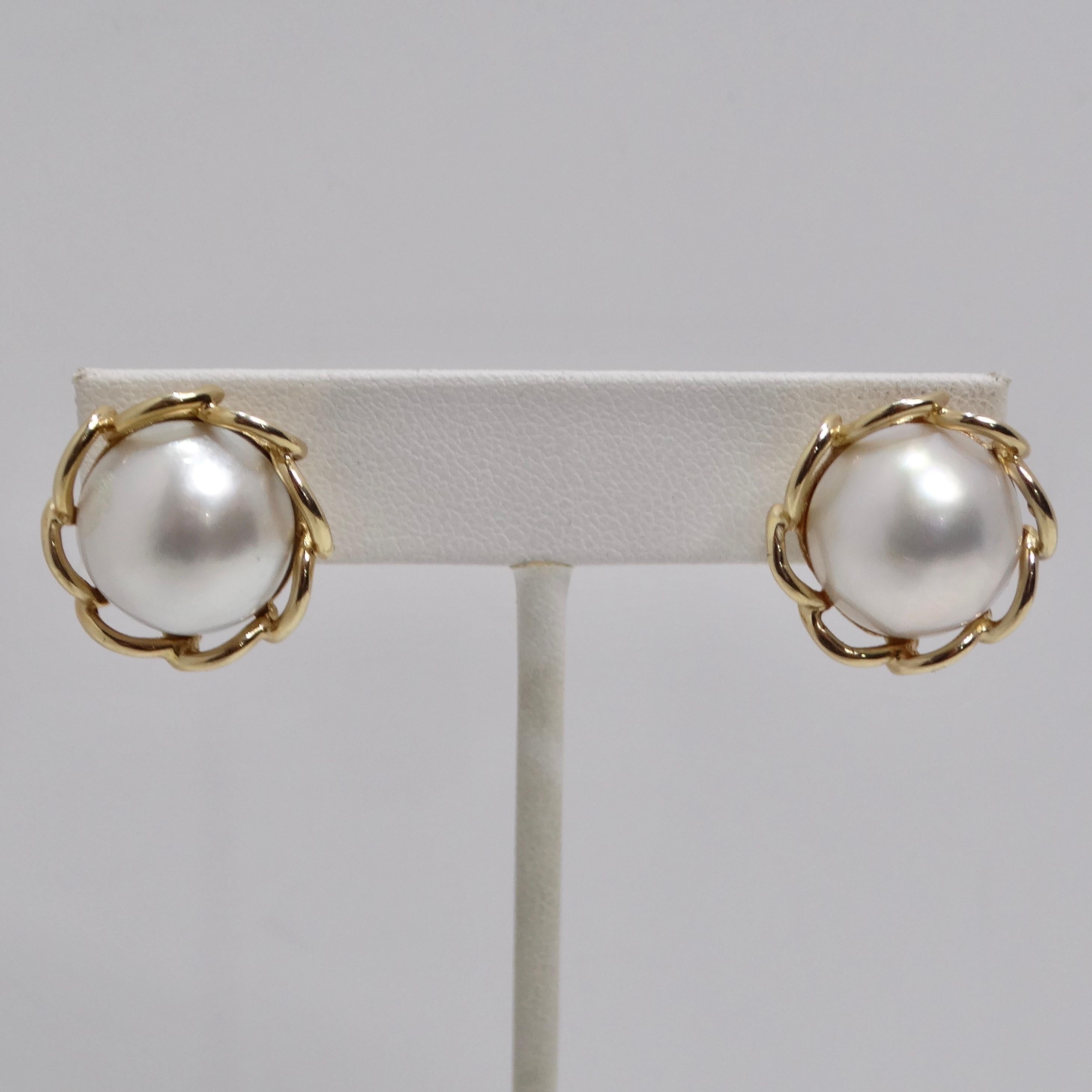 1970s 14K Gold Pearl Clip On Stud Earrings In Good Condition For Sale In Scottsdale, AZ