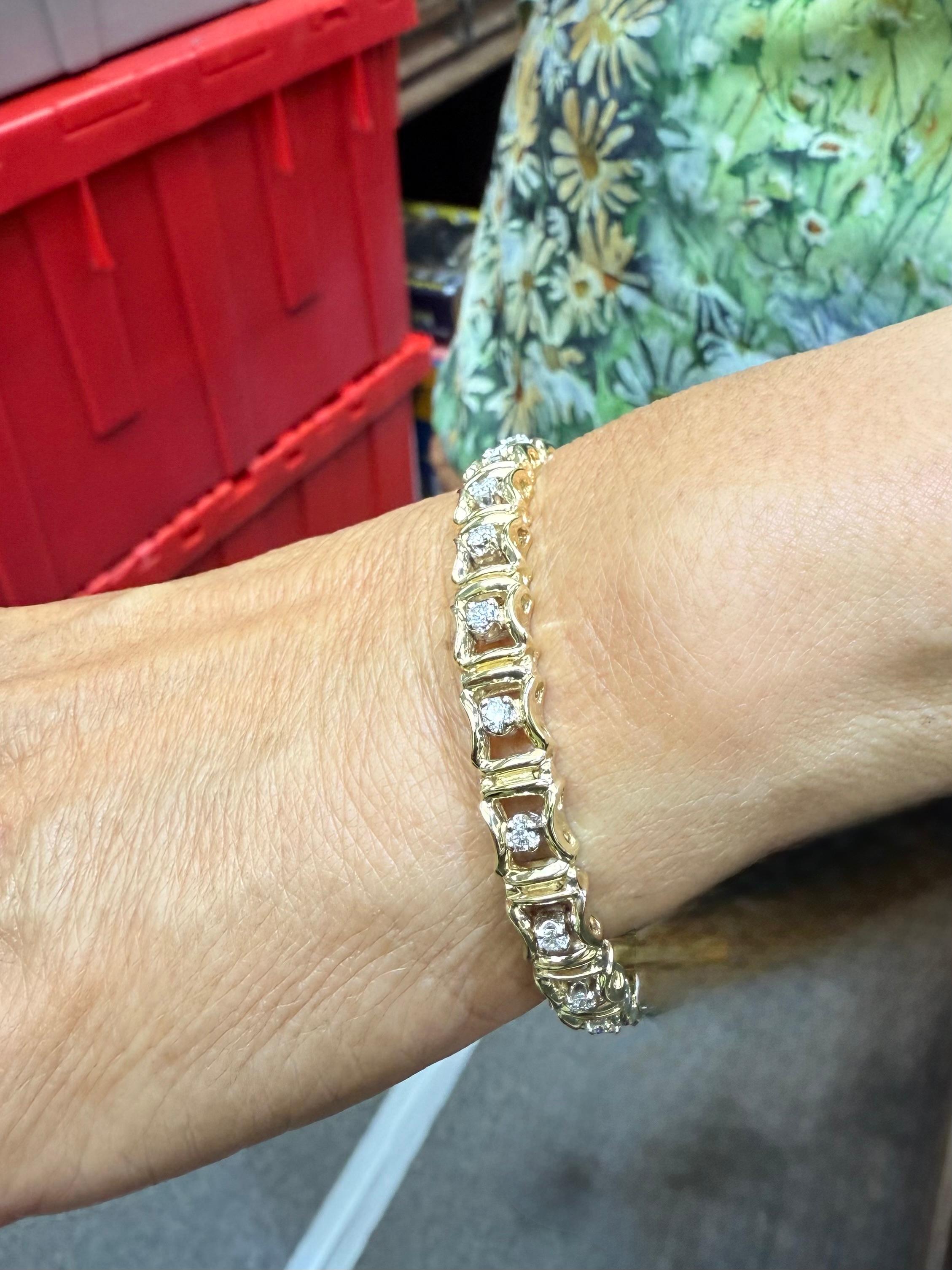 Taglio rotondo Bracciale in oro giallo 14k anni '70 con diamanti in vendita