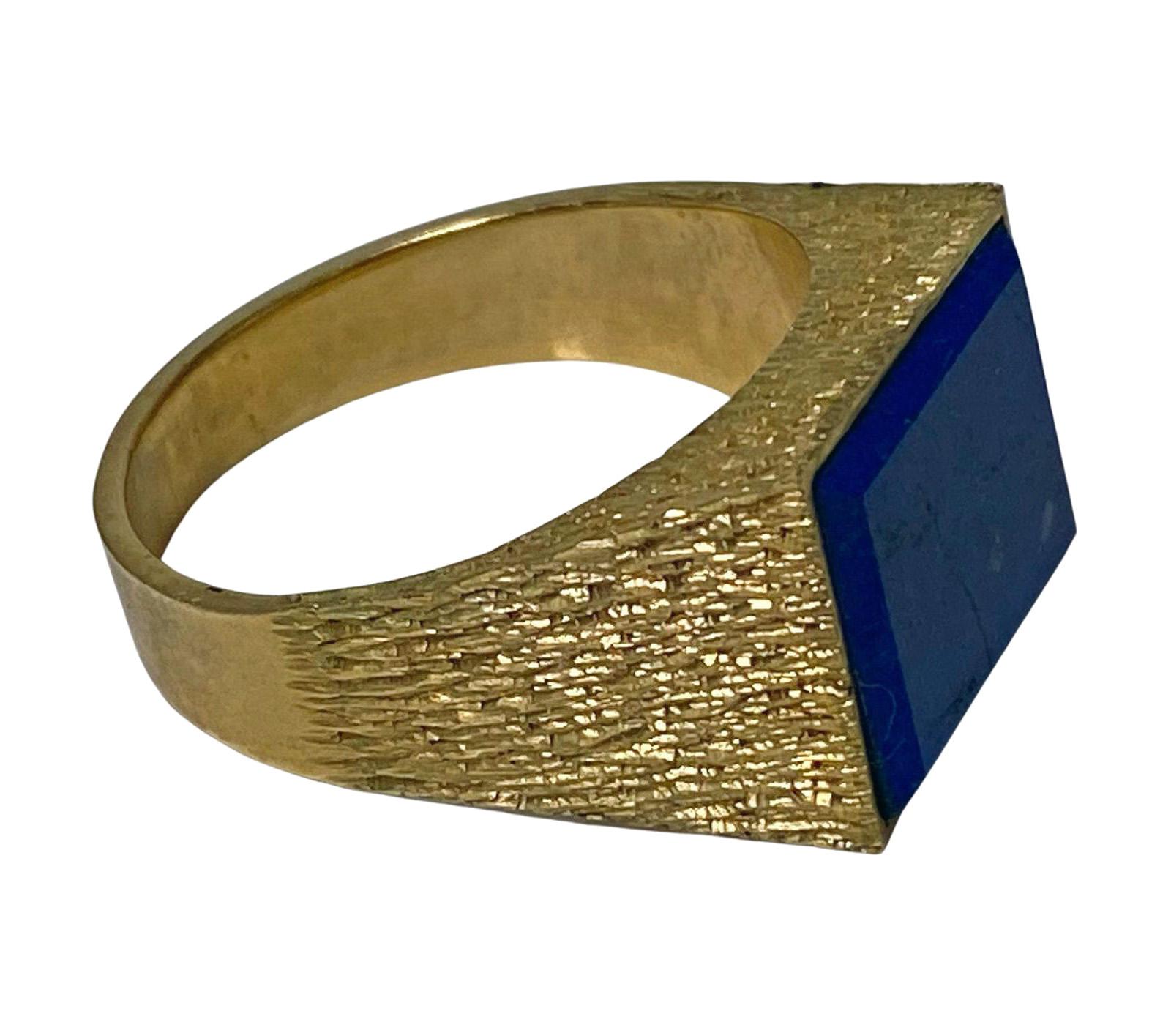 Ring aus 14kt Gold und Lapislazuli aus den 1970er Jahren (Carréeschliff) im Angebot