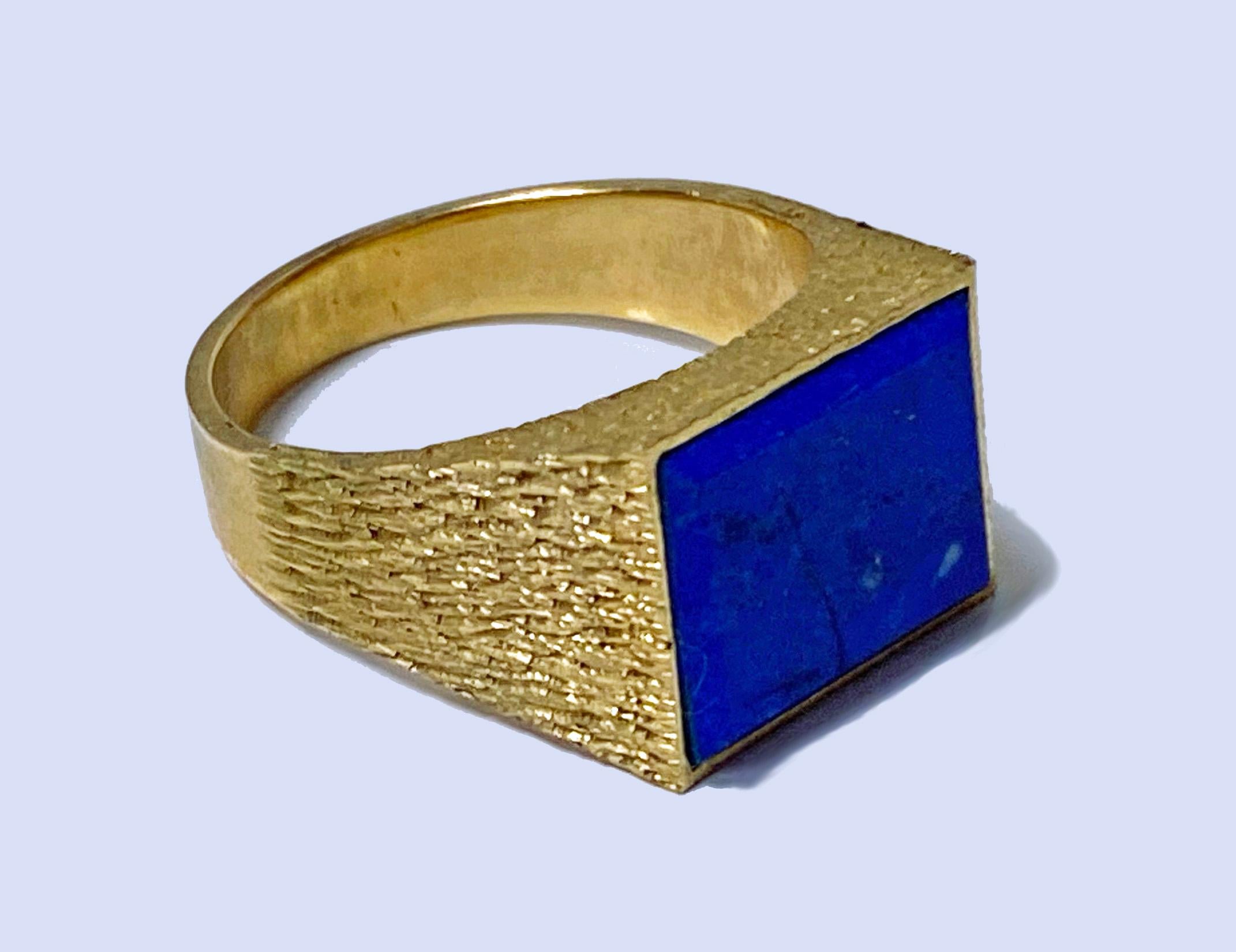 1970s 14kt Gold and Lapis Lazuli Ring In Good Condition For Sale In Toronto, ON