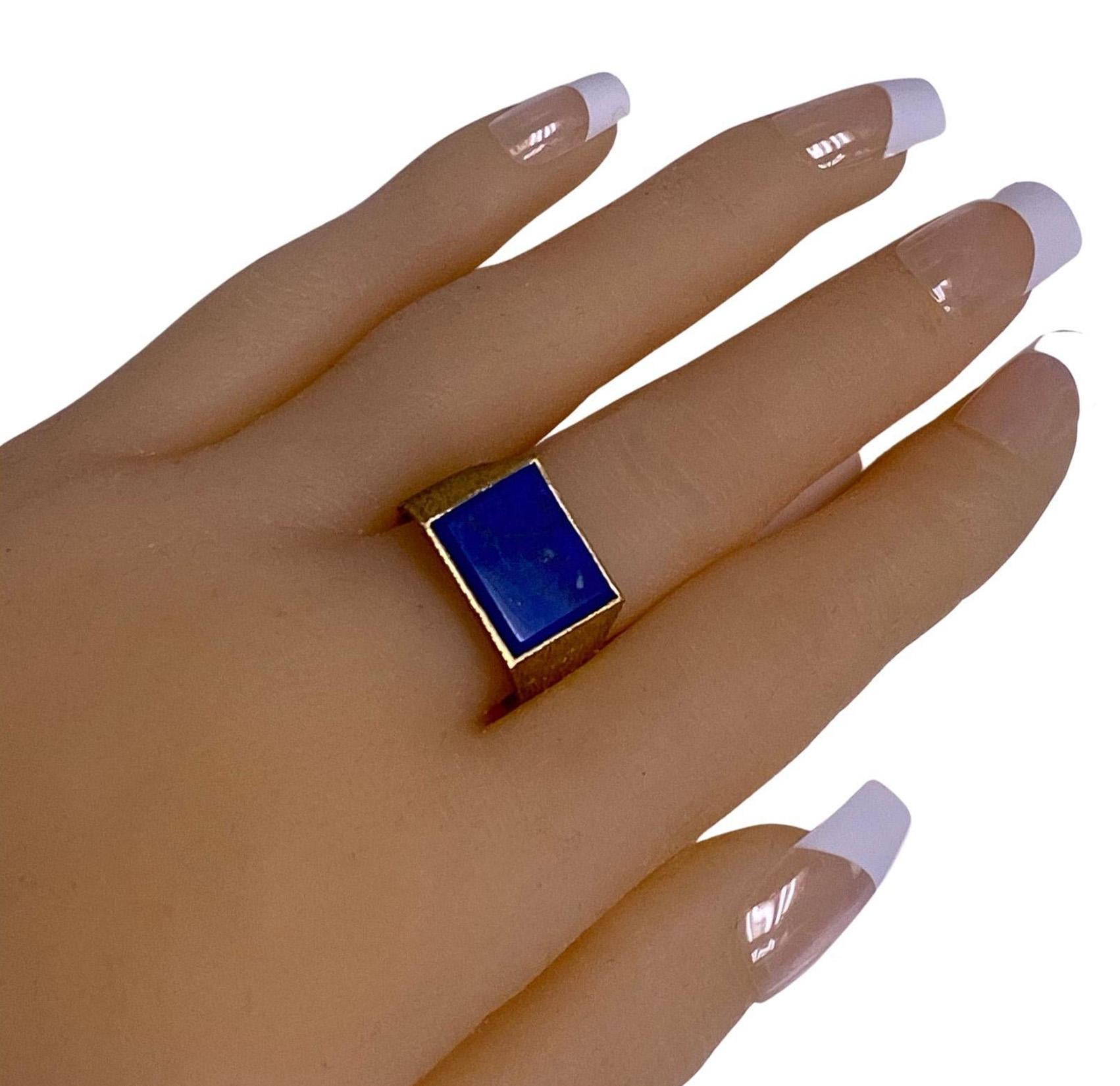 Women's or Men's 1970s 14kt Gold and Lapis Lazuli Ring For Sale