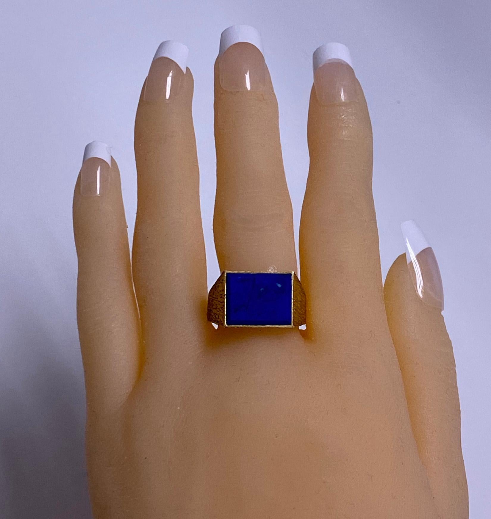 Ring aus 14kt Gold und Lapislazuli aus den 1970er Jahren im Angebot 1