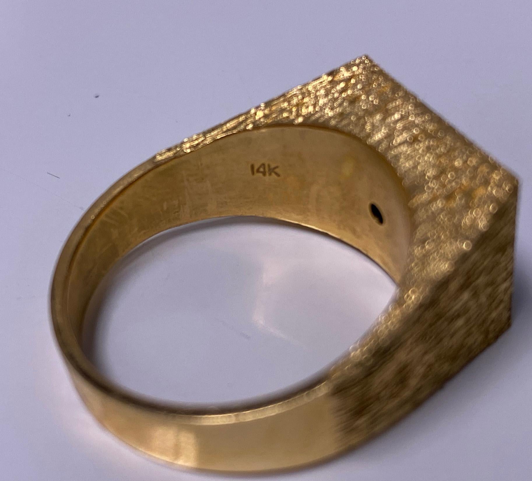 Ring aus 14kt Gold und Lapislazuli aus den 1970er Jahren im Angebot 2