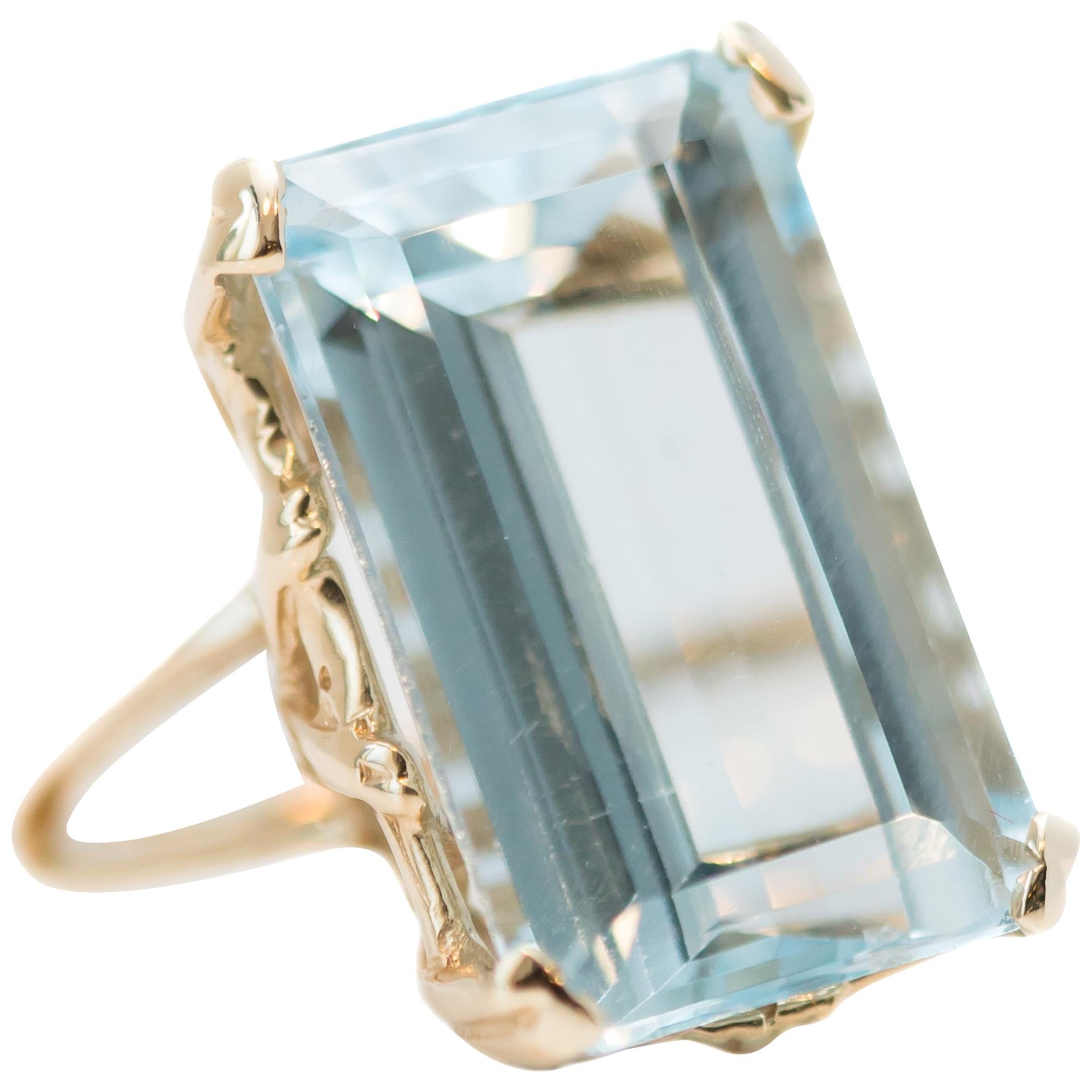 1970s 18 Carat Aquamarine and 18 Karat Yellow Gold Engagement Ring