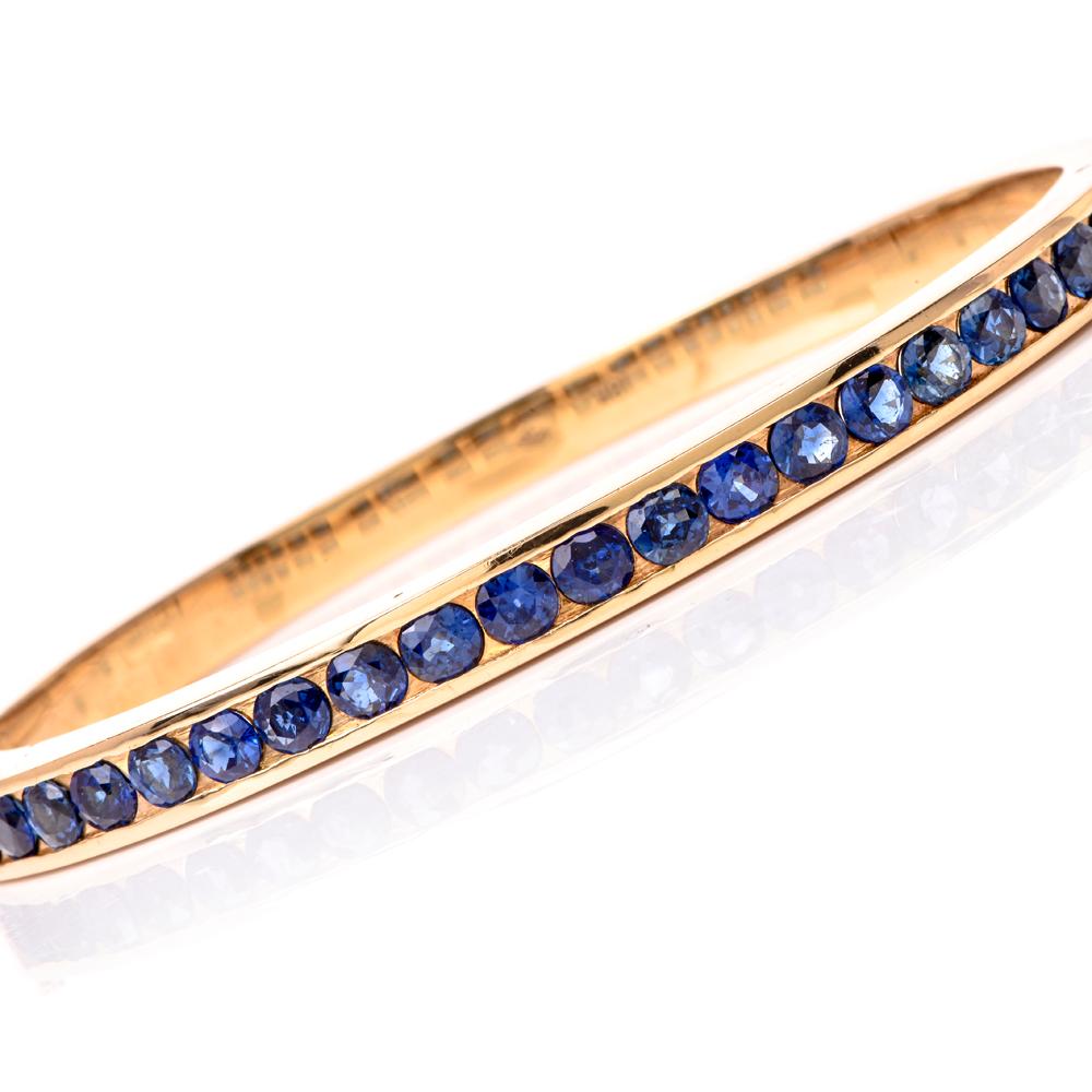 Women's or Men's 1970s 18 Karat Gold 4.00 Carat Sapphire Bangle Bracelet